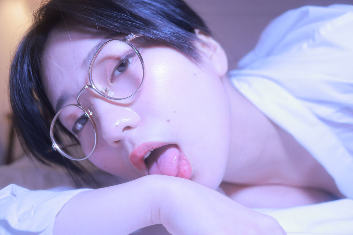 Sehee 세희 – Glasses Shirt Part2