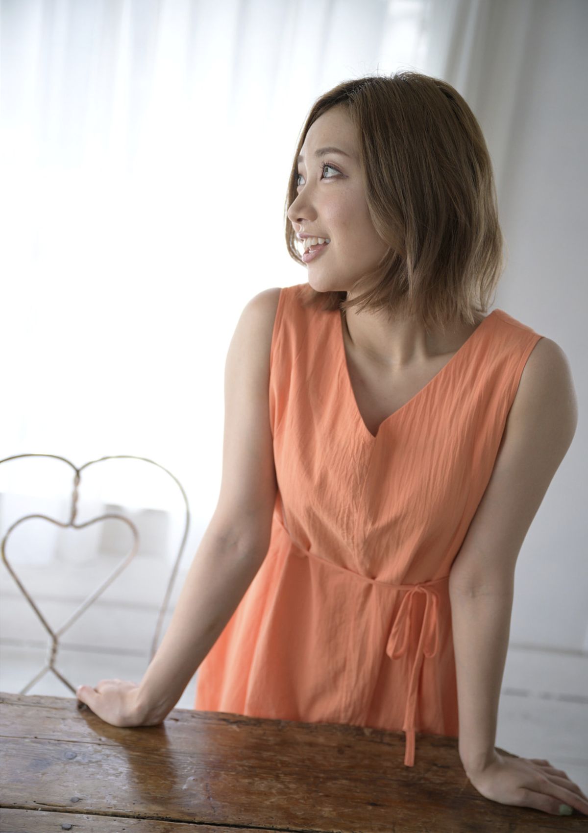 JP Kami Anna 加美杏奈 – 隣の部屋の美脚お姉さん (66P)