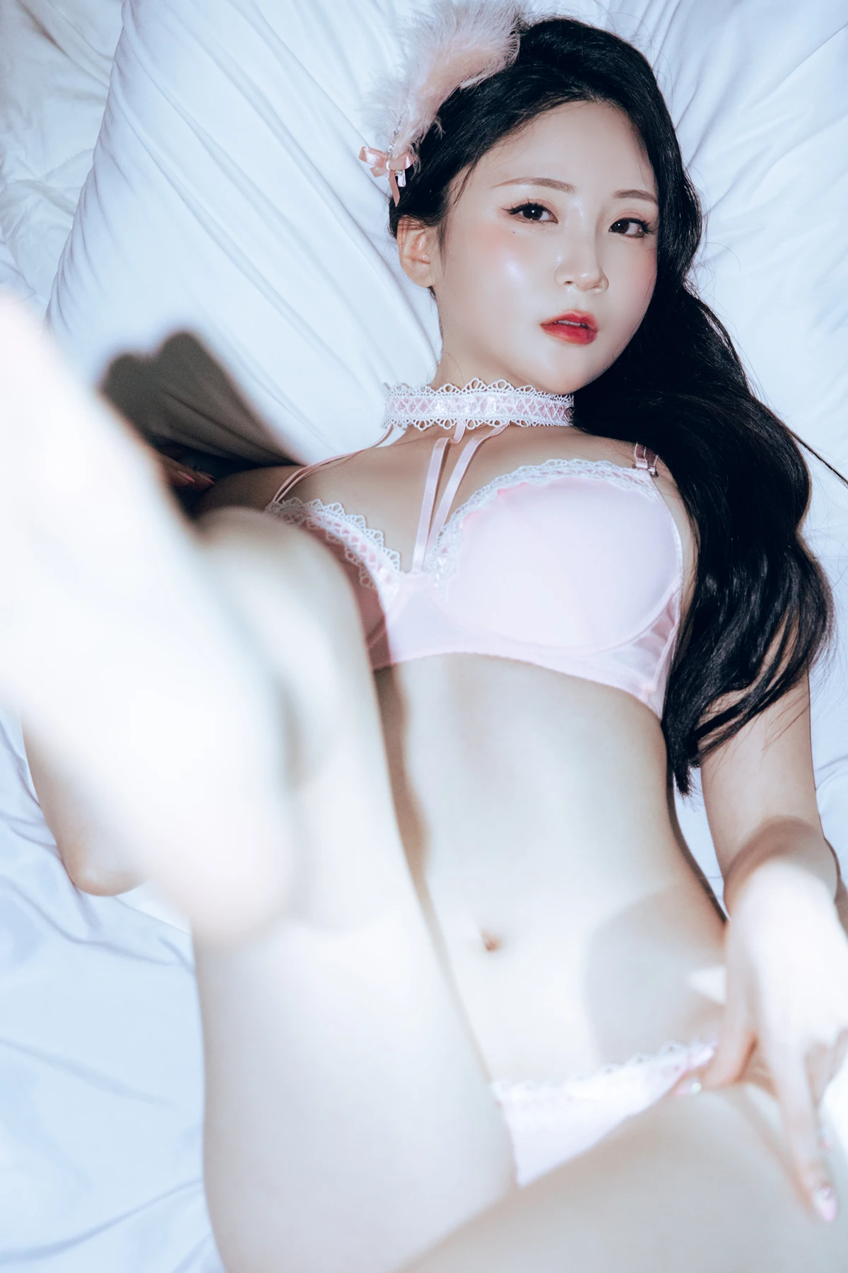 Hanseul 한슬, PhotoBook 「Black Swan」 Set.02