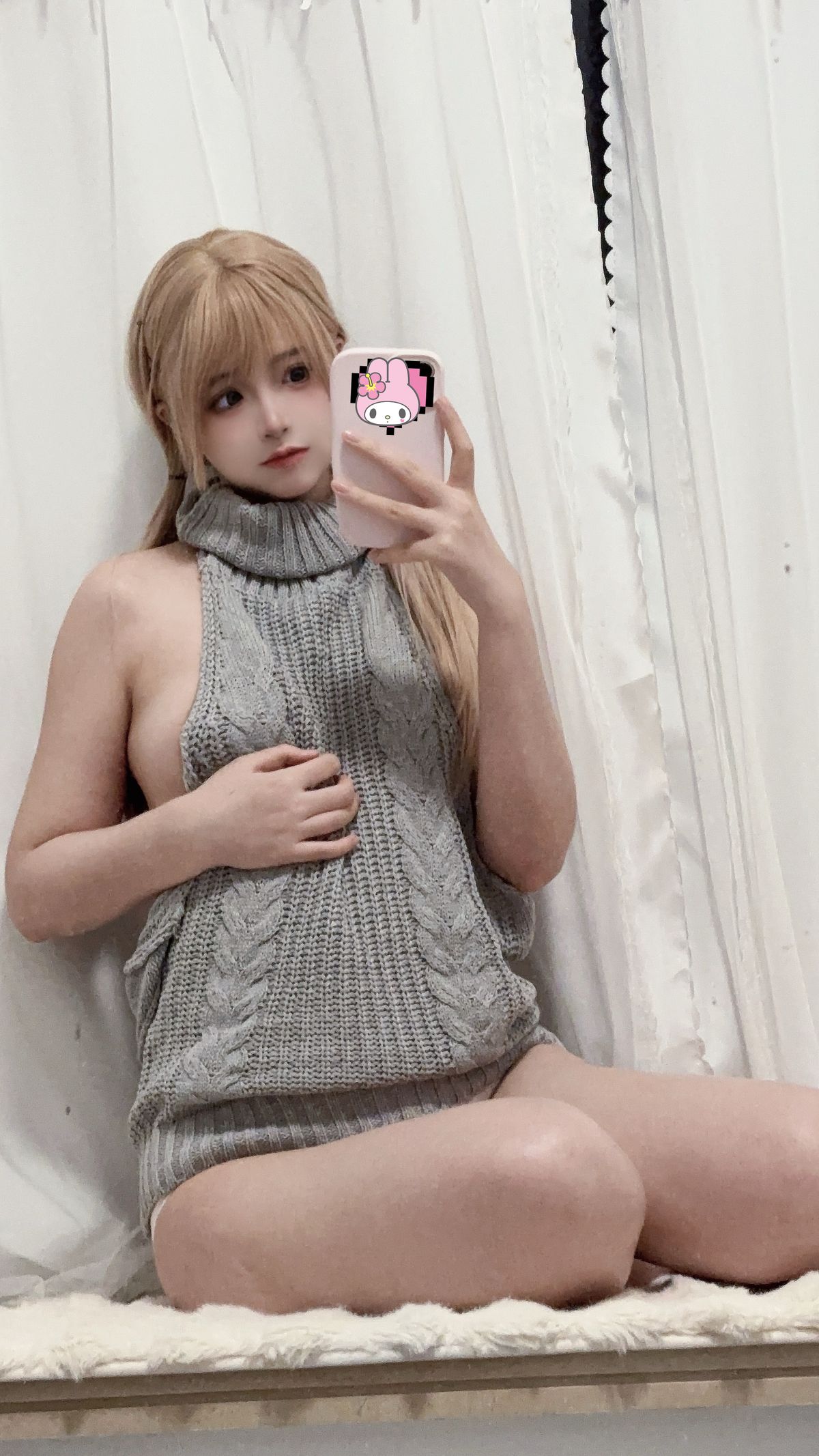 Coser@疯猫ss – 露背毛衣 (16P)