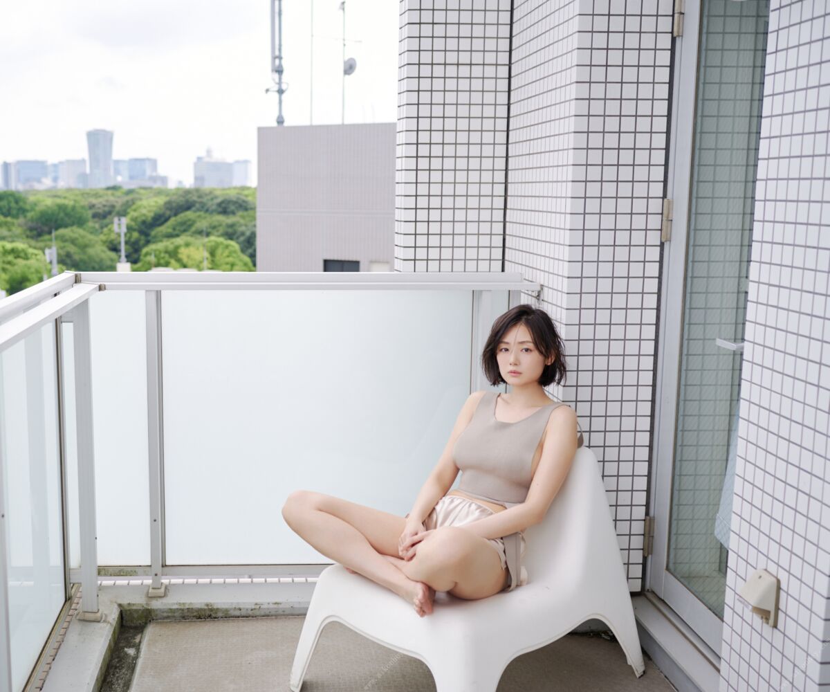 JP Moemi Katayama 片山萌美 – 街に生きる 週プレ PHOTO BOOK (65P)