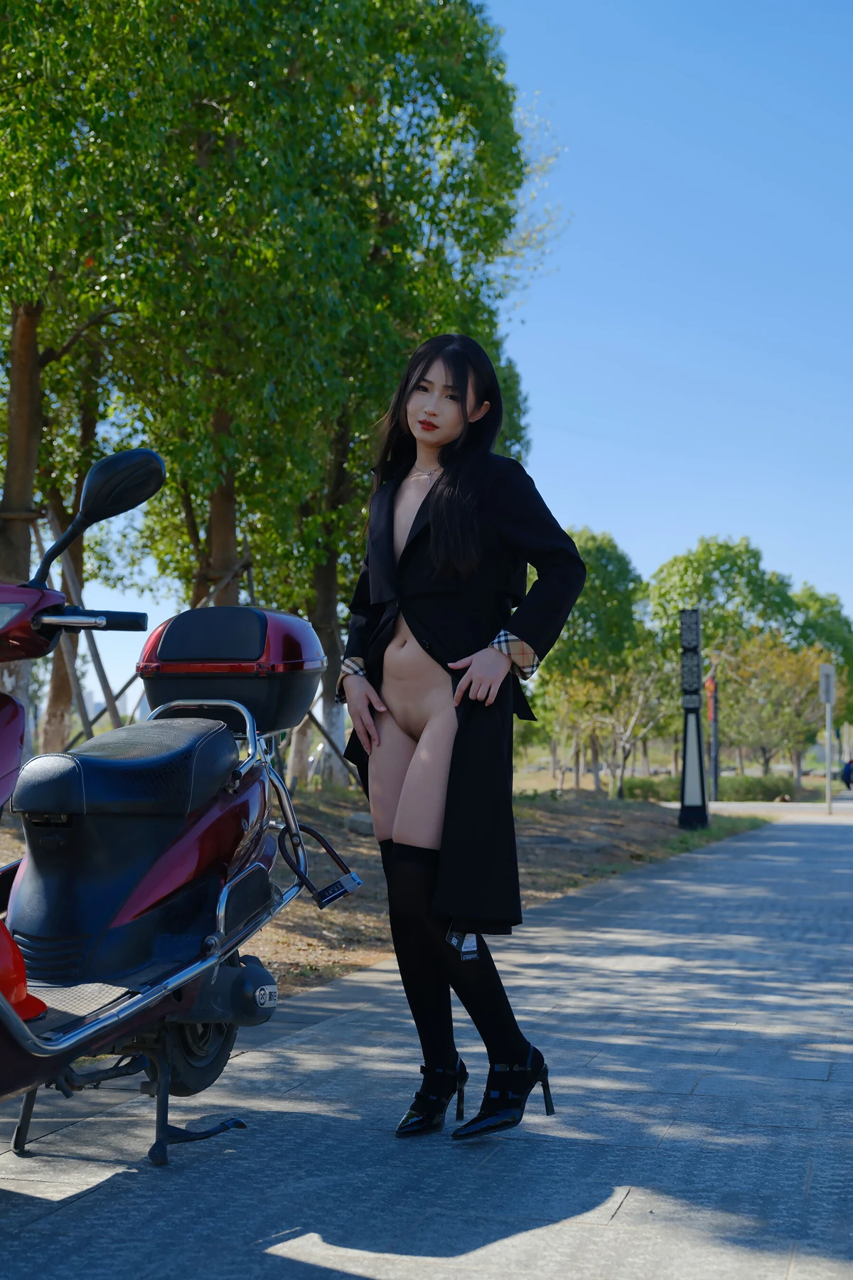 小泽 – 黑丝御姐 户外露出 Set.01