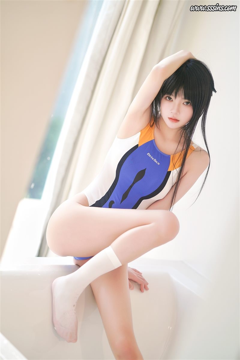 桜桃喵 – 竞泳 [21P／245.7MB]