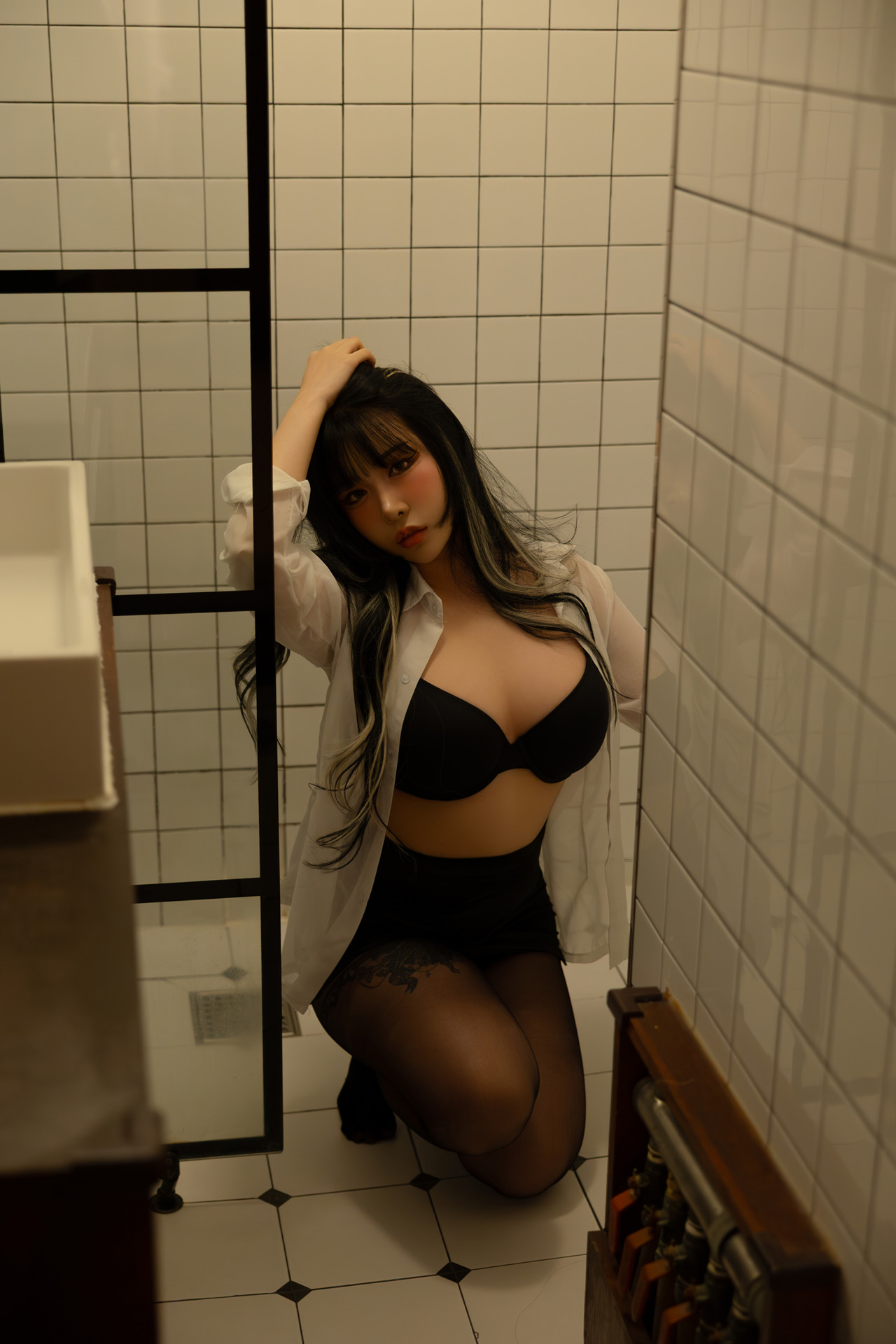 Lee Yuin 유인, Photobook ‘Girl Next Door’ Set.01(49P)