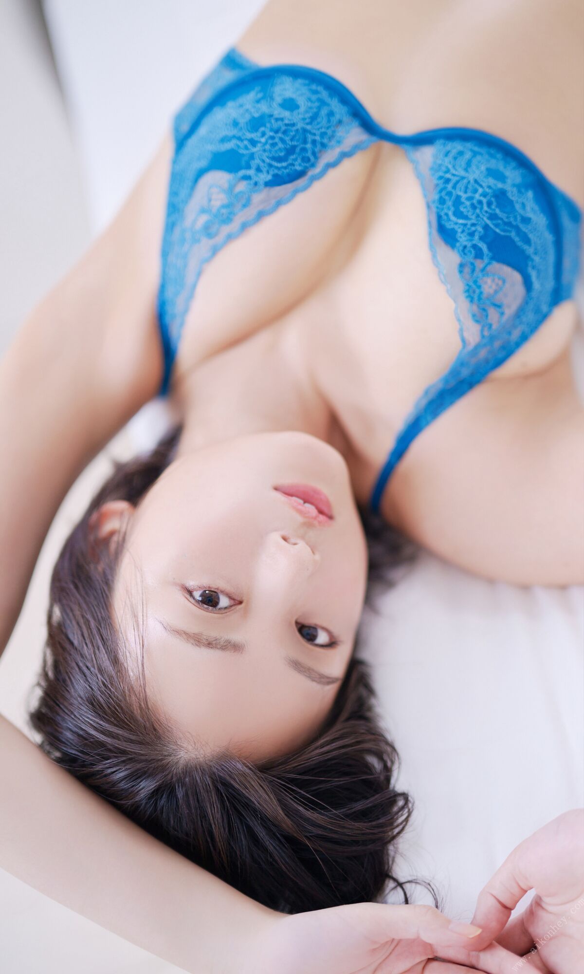 JP Moemi Katayama 片山萌美 – 街に生きる 週プレ PHOTO BOOK (65P)