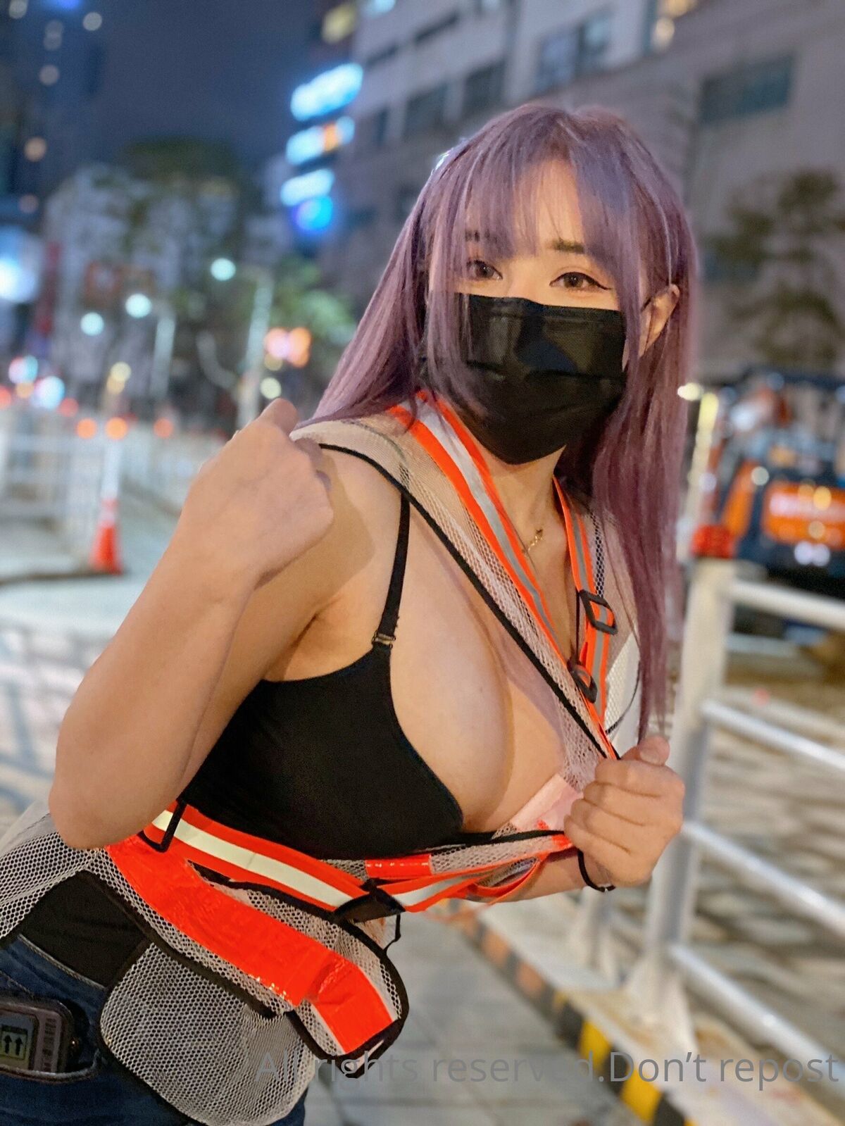 OF JANIE 泥泥 – 北捷手扶梯驚現爆乳妹「超大尺寸」緩緩上升 男性旅客塞爆 泥泥學姐大膽自拍 Part02 (65P)