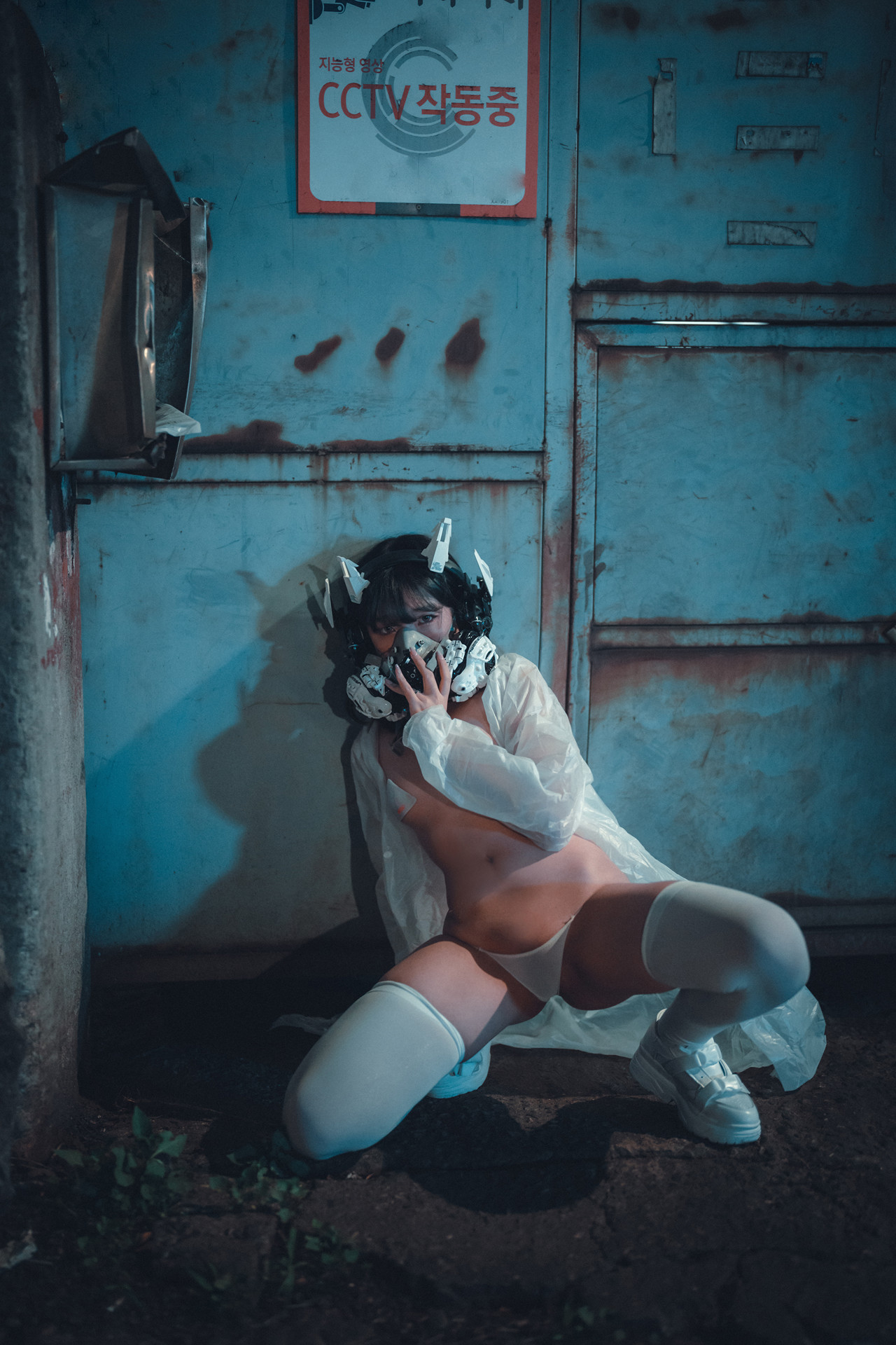 Sonson 손손, DJAWA ‘Masked-girl in raincoat’ Set.01(50P)