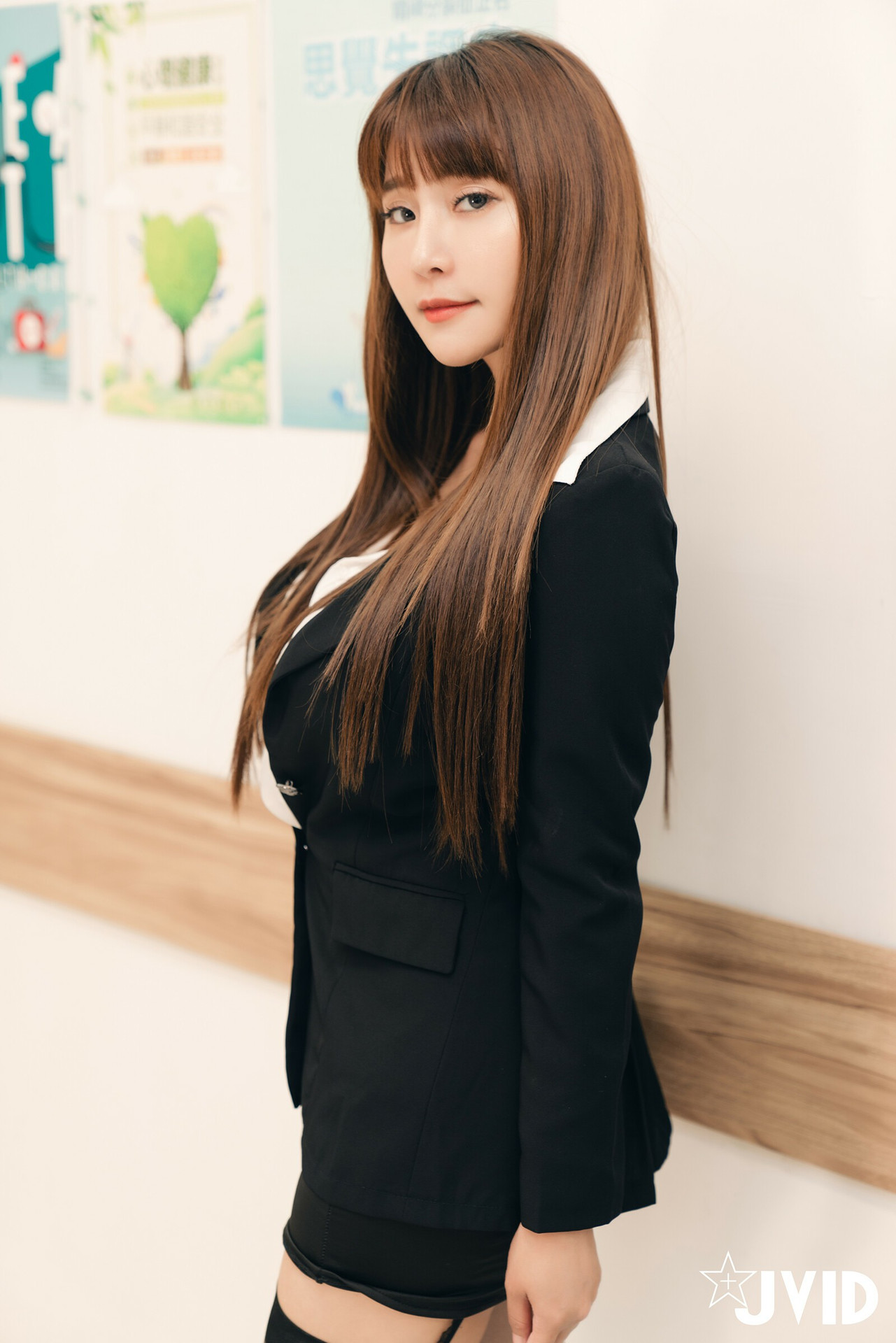 JVID Lele 樂樂 – 「呆萌巨乳OL下班健康檢查，遇到了色性大發醫師，用手指、玩具最後用棒棒內診，還內射給病患，但這種健康檢查太舒服了⋯♡下次還要再來檢查(46P)