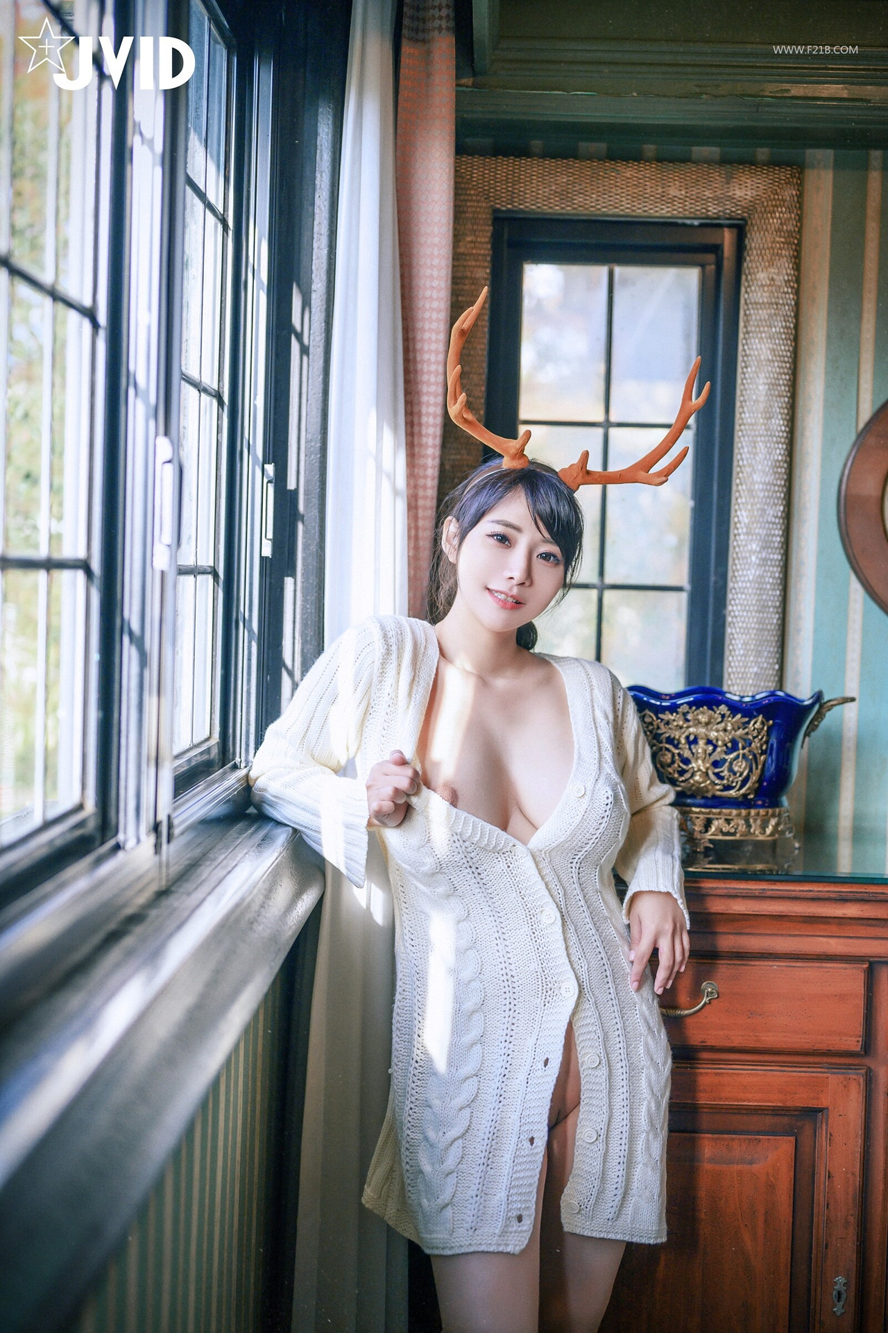 JVID Lele 樂樂 – 全輯上空無碼 巨乳校花 樂樂－鹿角loli的報恩！ Set.01(38P)