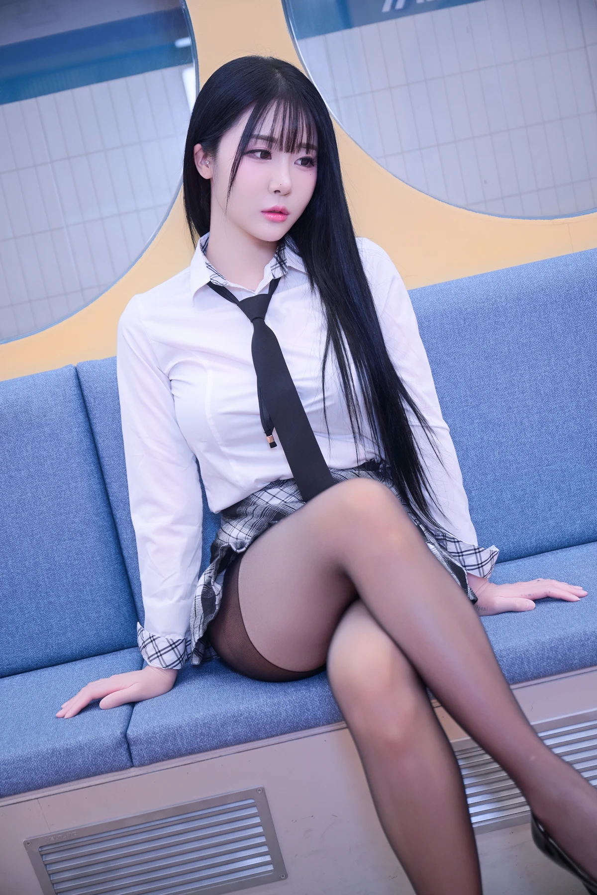 Jeong Bomi 정보미, PhotoBook 「Schoolgirl In The Subway」 Set.01