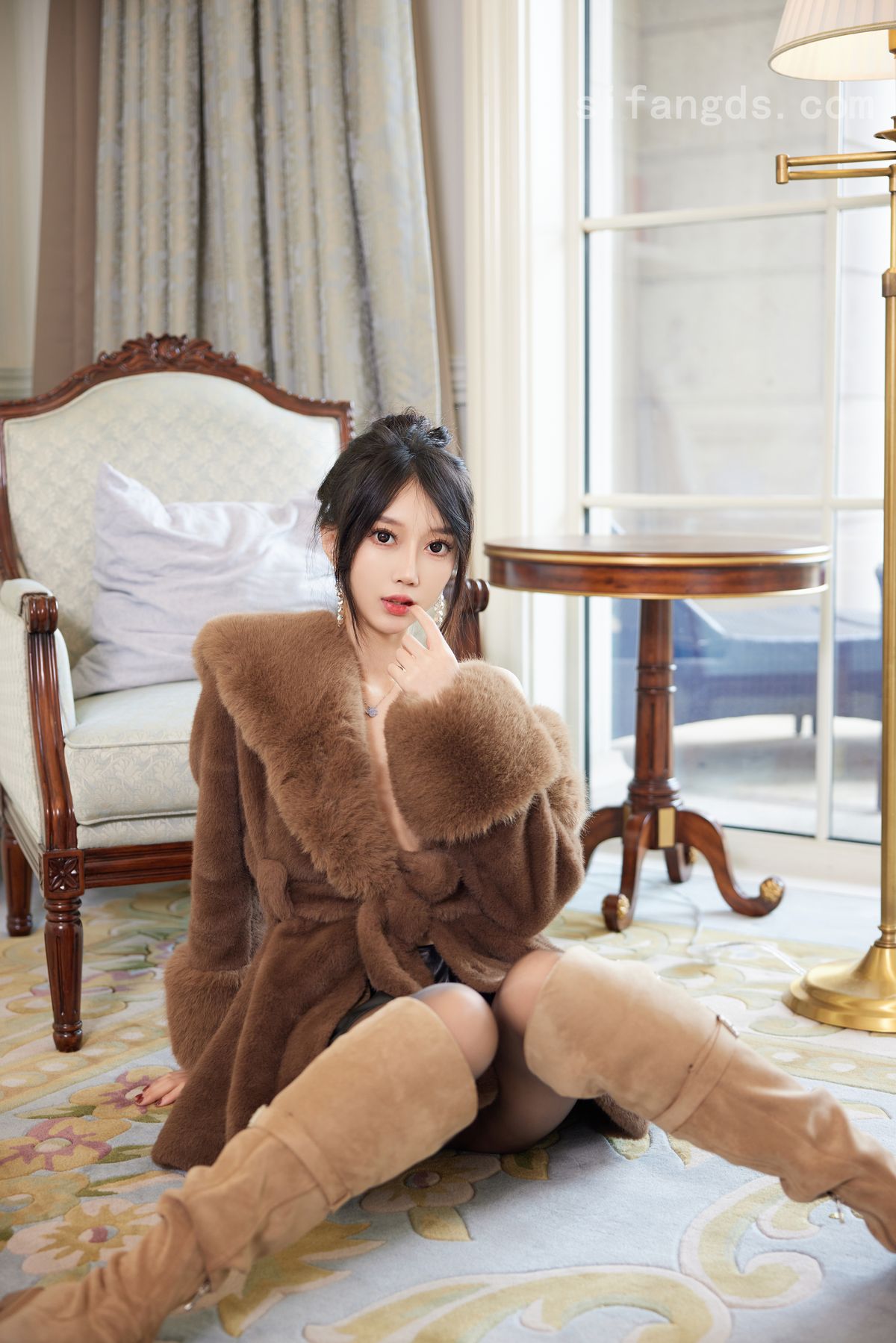 XR Uncensored Yue Er Yue Er 玥儿玥er – R18 秀人网模特 魅力皮草 Part01 (47P – 5V)