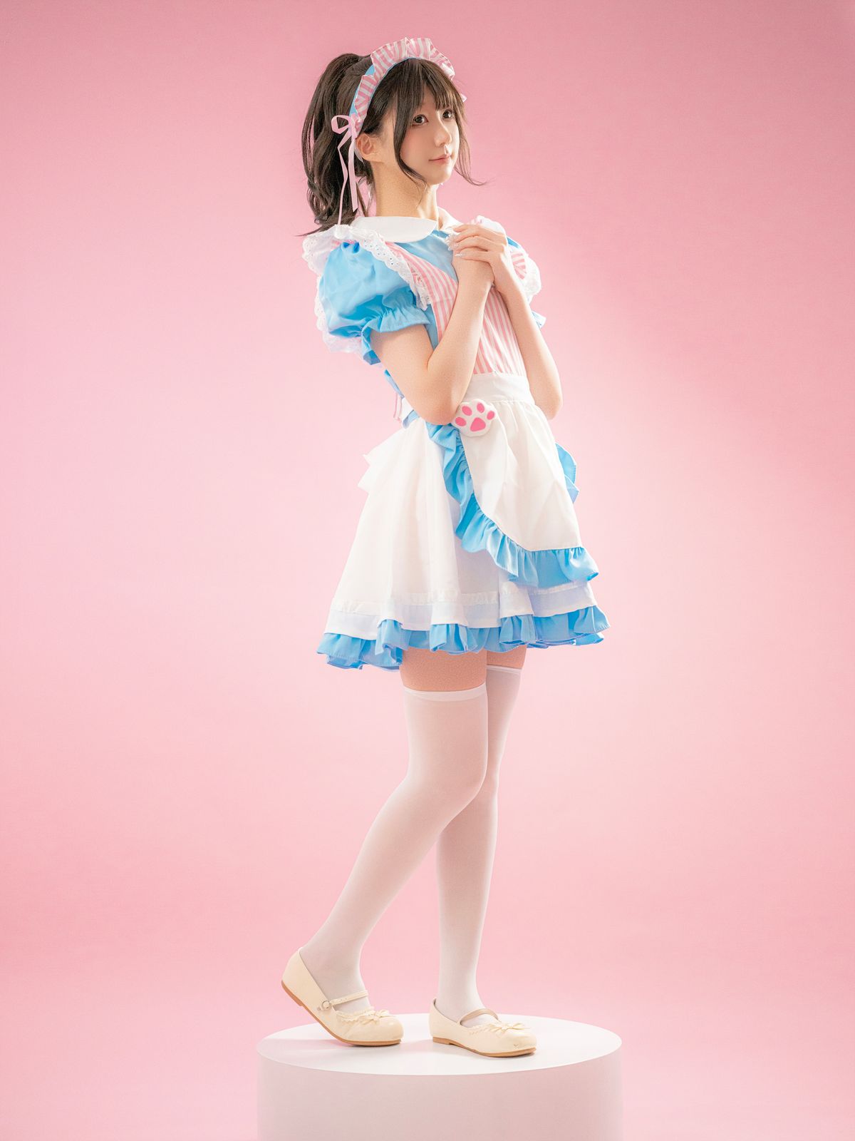 Coser@NAGISA魔物喵 – メイド喫茶 (91P)