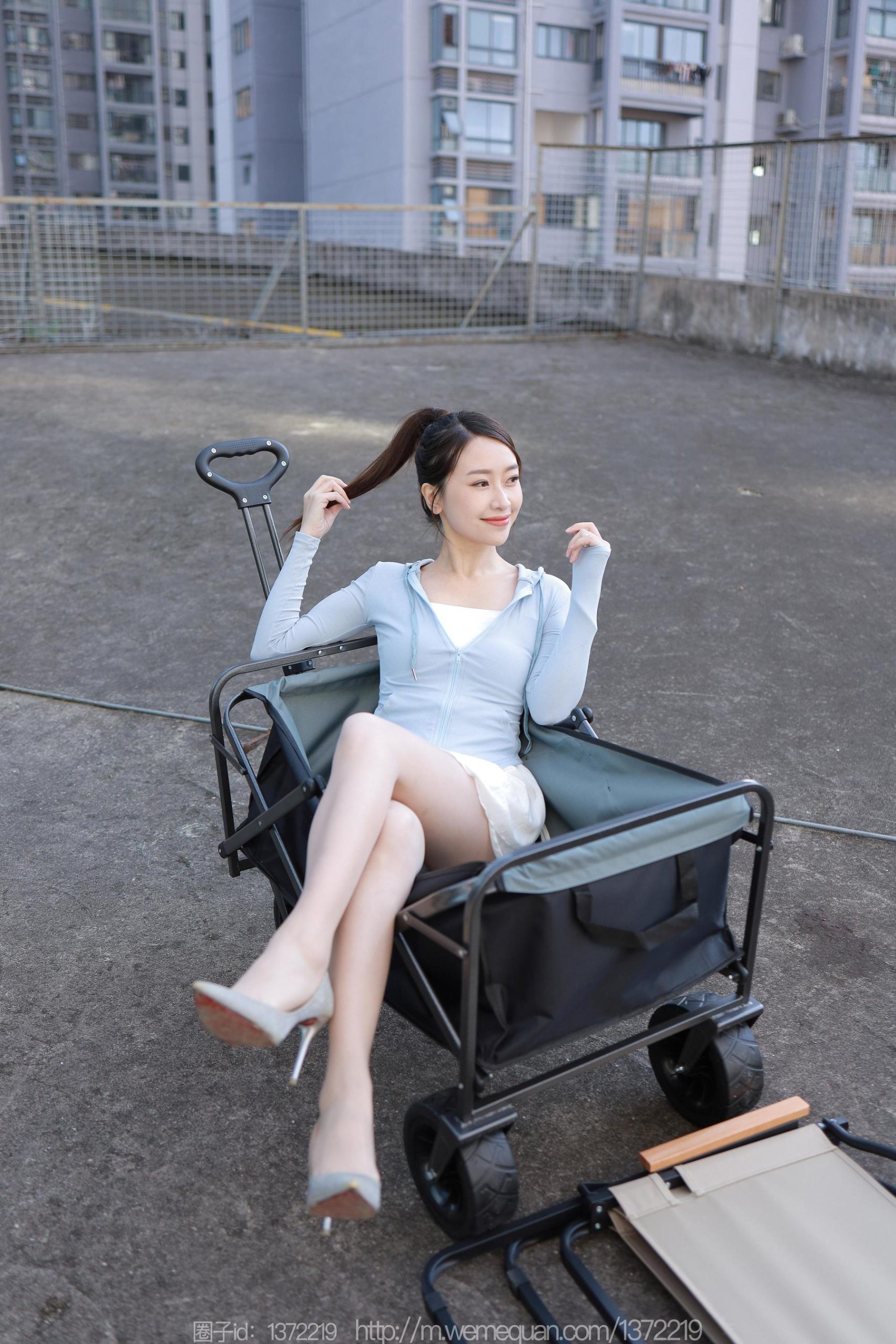 IESS异思趣向 - 模特：小婕 《老司机开车》