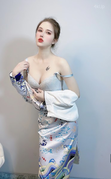 Coser@鹿八岁 预售期间附送自拍图