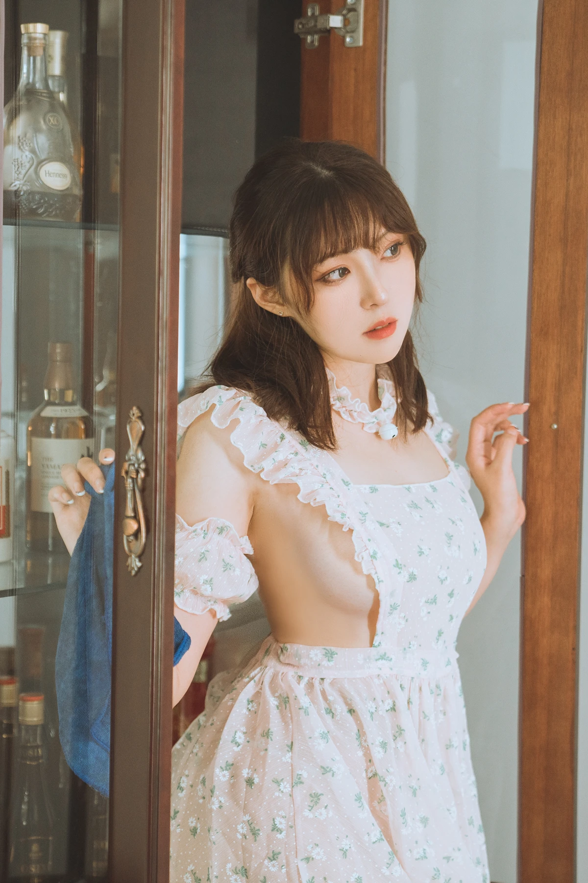 Cosplay Natsuko夏夏子 – 碎花围裙