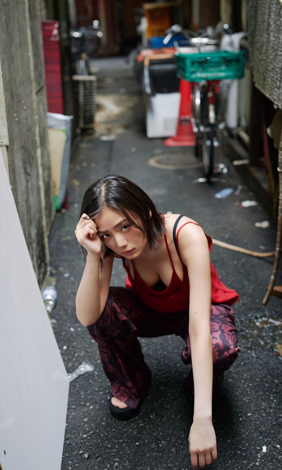 JP Moemi Katayama 片山萌美 – 街に生きる 週プレ PHOTO BOOK (65P)