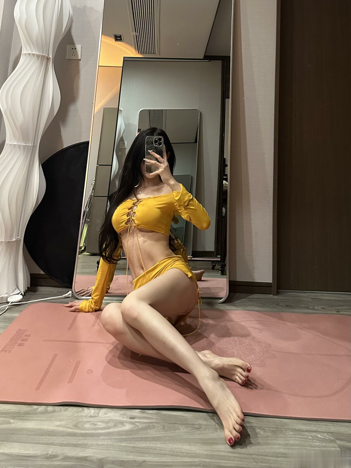 Li Yun Xi Baby 黎允熙baby – 柠檬黄 (37P)