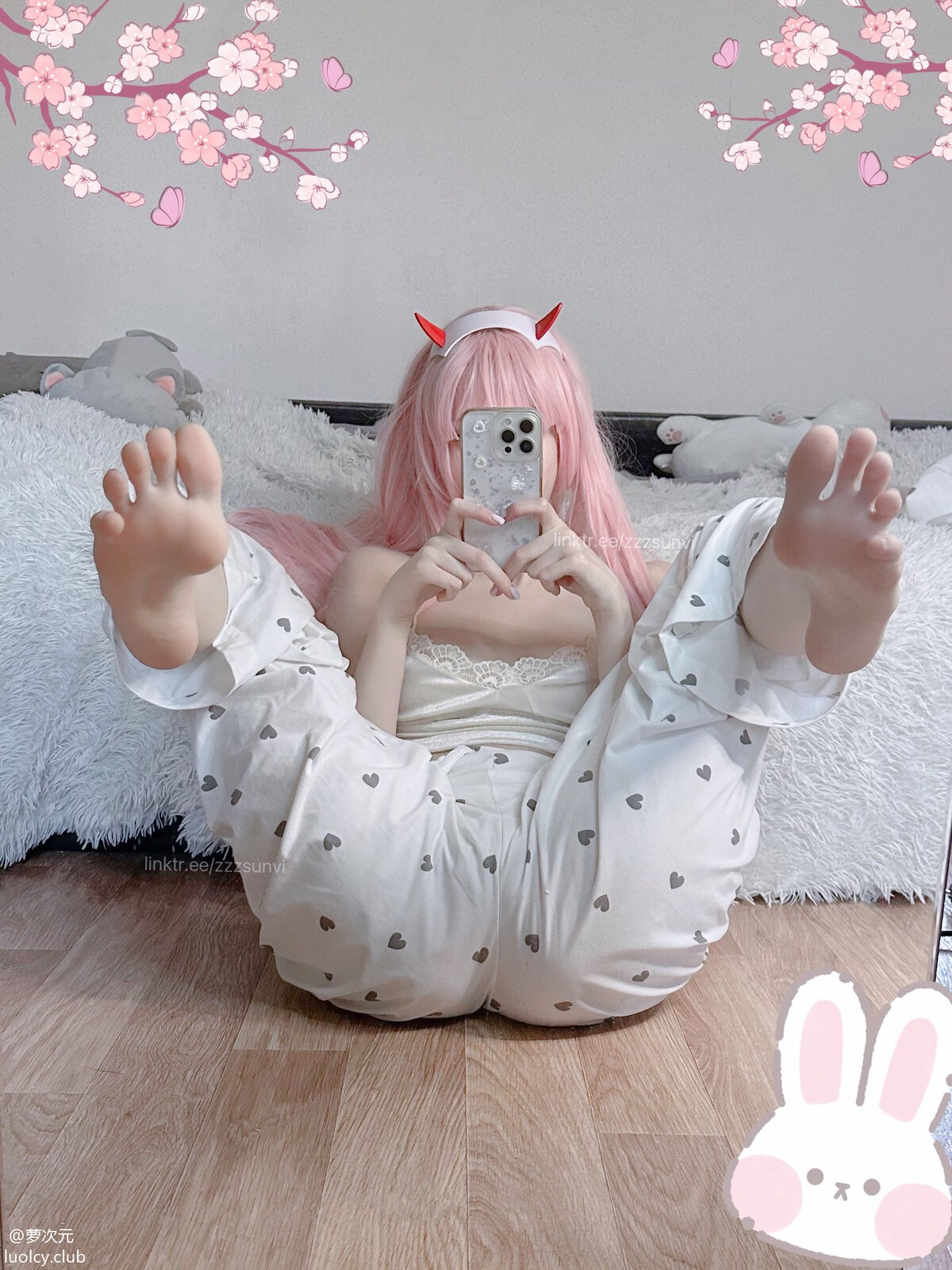 Coser@zzzsunvi – 顶级Cos白虎萝莉美女 治愈系少女的温馨日常 Part01 (65P – 4V)