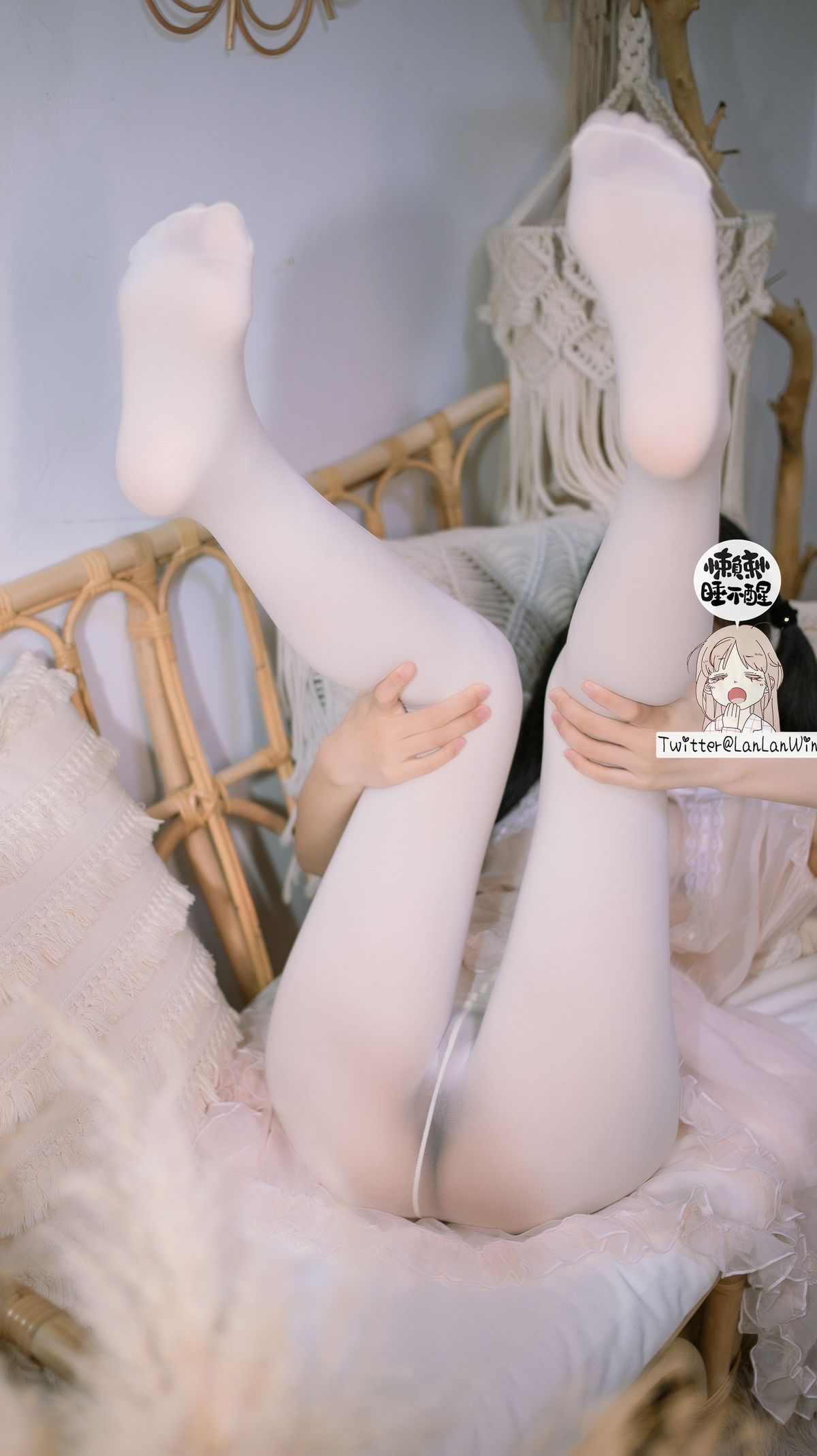 Coser@懒懒睡不醒 – 吃饭还是先吃我 (57P – 1V)