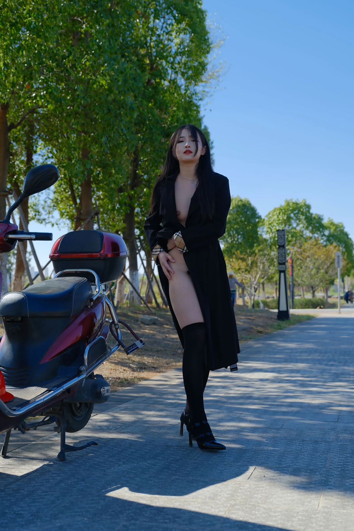 小泽 – 黑丝御姐 户外露出 Set.01