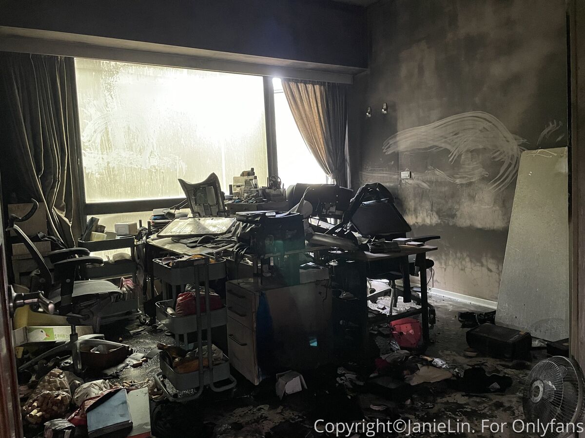 OF JANIE 泥泥 – 北捷手扶梯驚現爆乳妹「超大尺寸」緩緩上升 男性旅客塞爆 泥泥學姐大膽自拍 Part05 (64P)