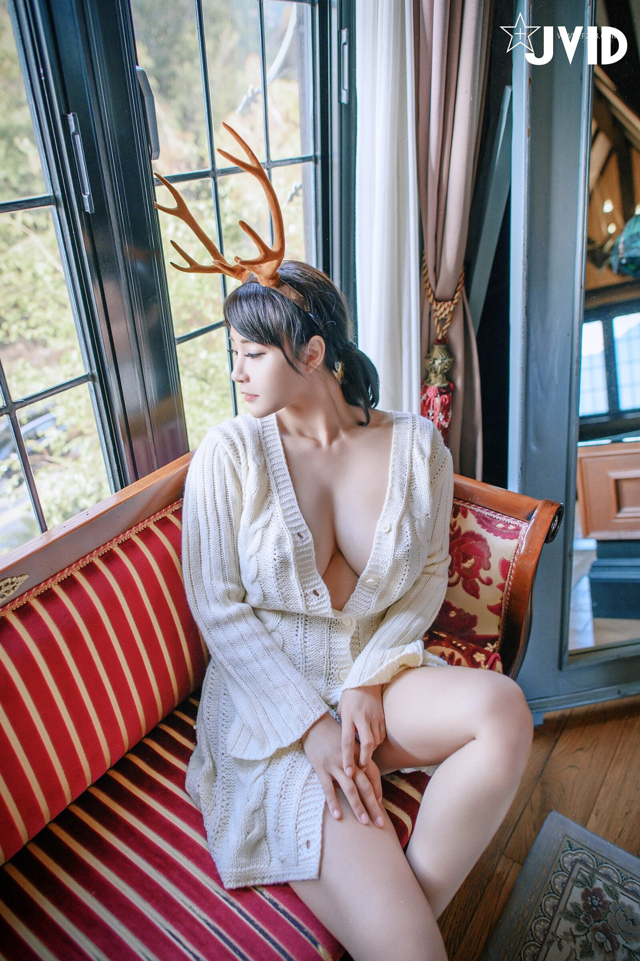 JVID Lele 樂樂 – 全輯上空無碼 巨乳校花 樂樂－鹿角loli的報恩！ Set.01(38P)