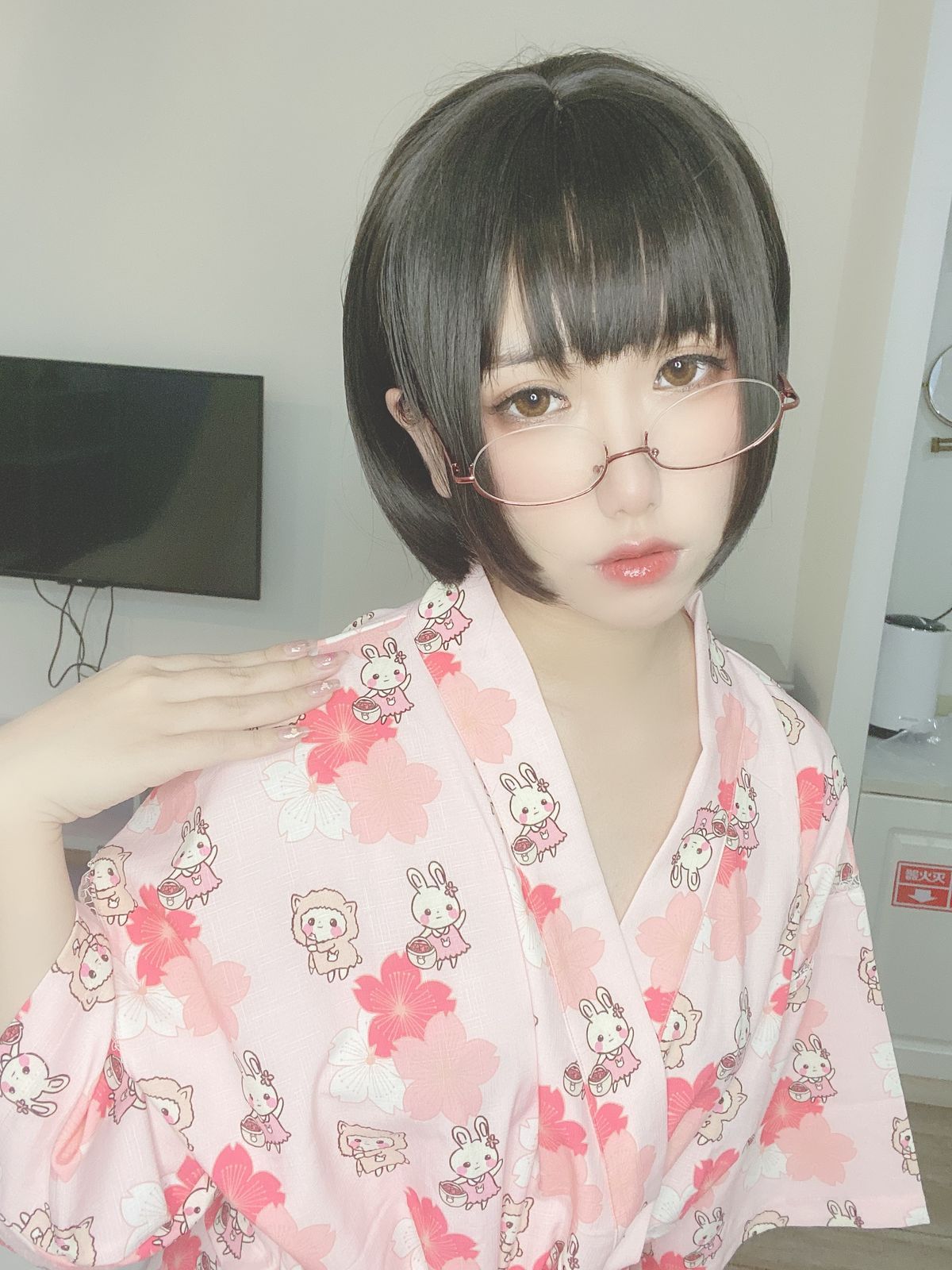 Coser@芋圆侑子 – 少妇 Part1 (58P – 8V)