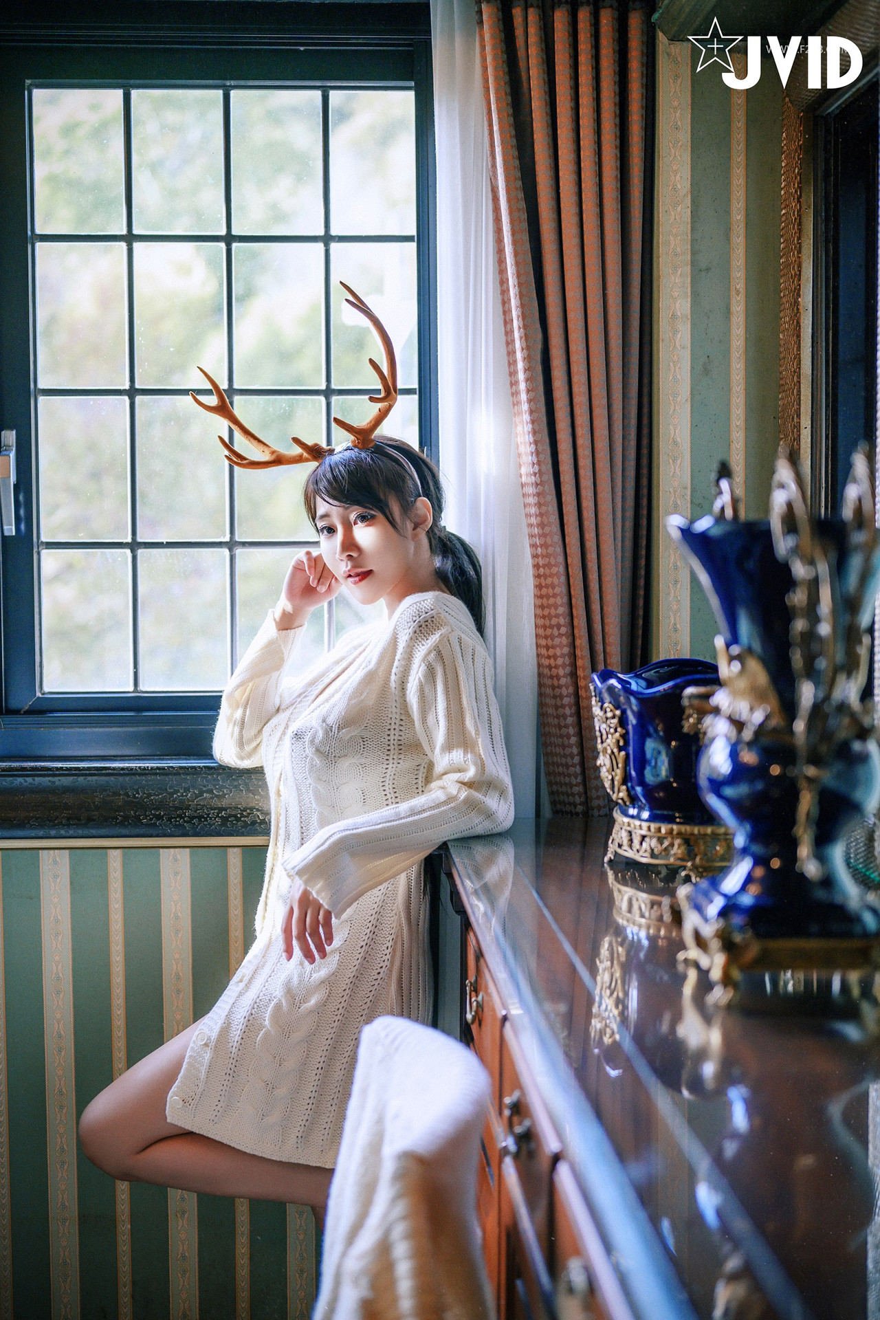 JVID Lele 樂樂 – 全輯上空無碼 巨乳校花 樂樂－鹿角loli的報恩！ Set.01(38P)
