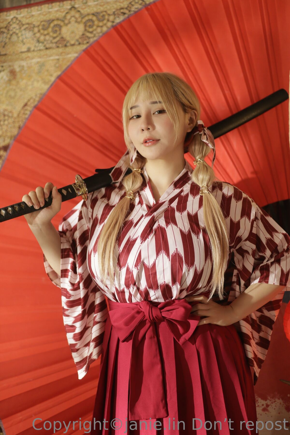 OF JANIE 泥泥 – 北捷手扶梯驚現爆乳妹「超大尺寸」緩緩上升 男性旅客塞爆 泥泥學姐大膽自拍 Part05 (64P)