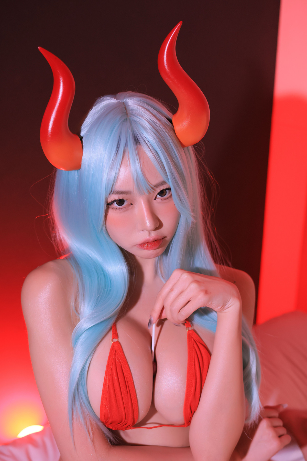 Dongeuran 동그란, PhotoBook 「Red Succubus」 Set.04