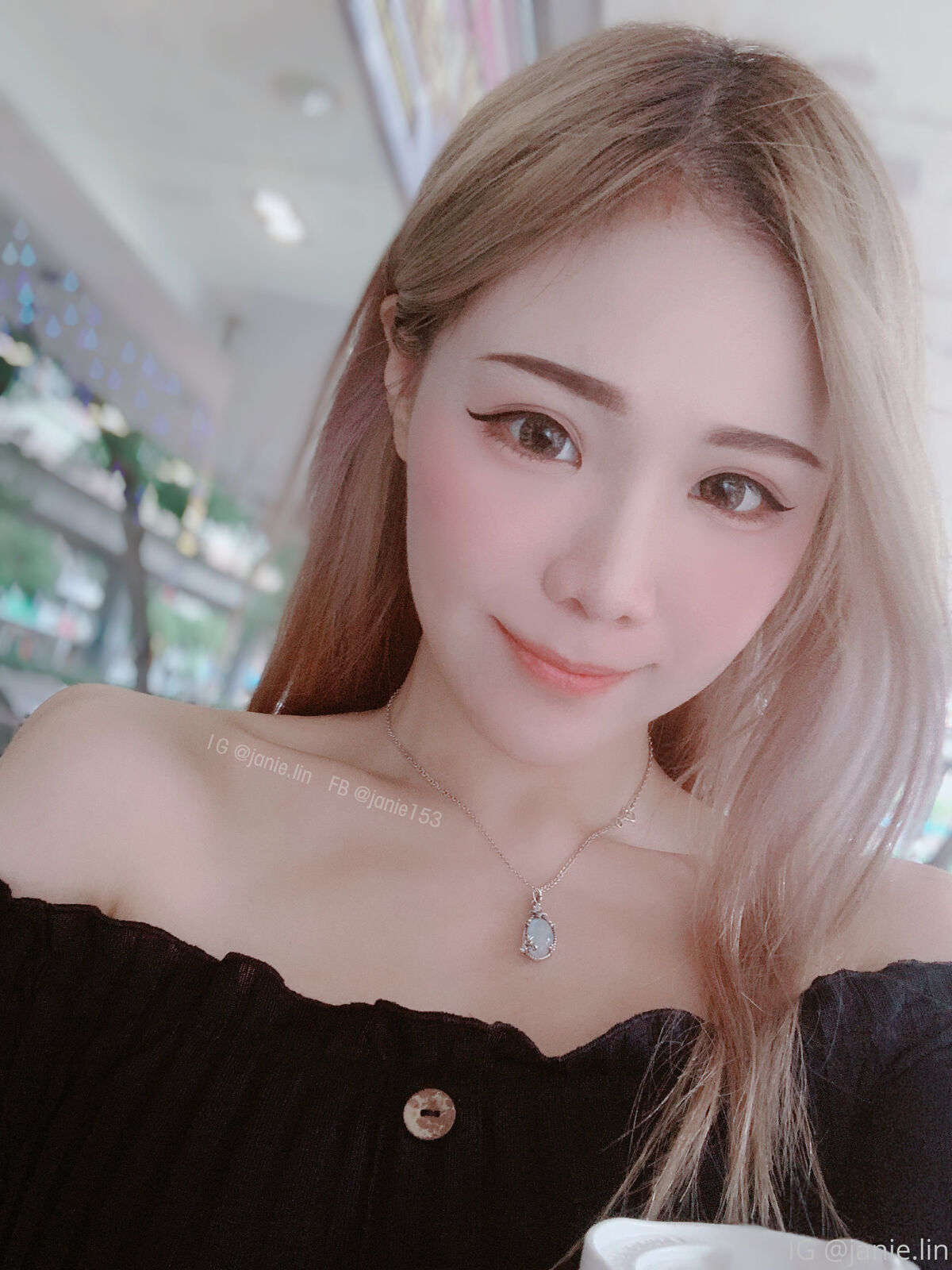 OF JANIE 泥泥 – 北捷手扶梯驚現爆乳妹「超大尺寸」緩緩上升 男性旅客塞爆 泥泥學姐大膽自拍 Part03 (63P)