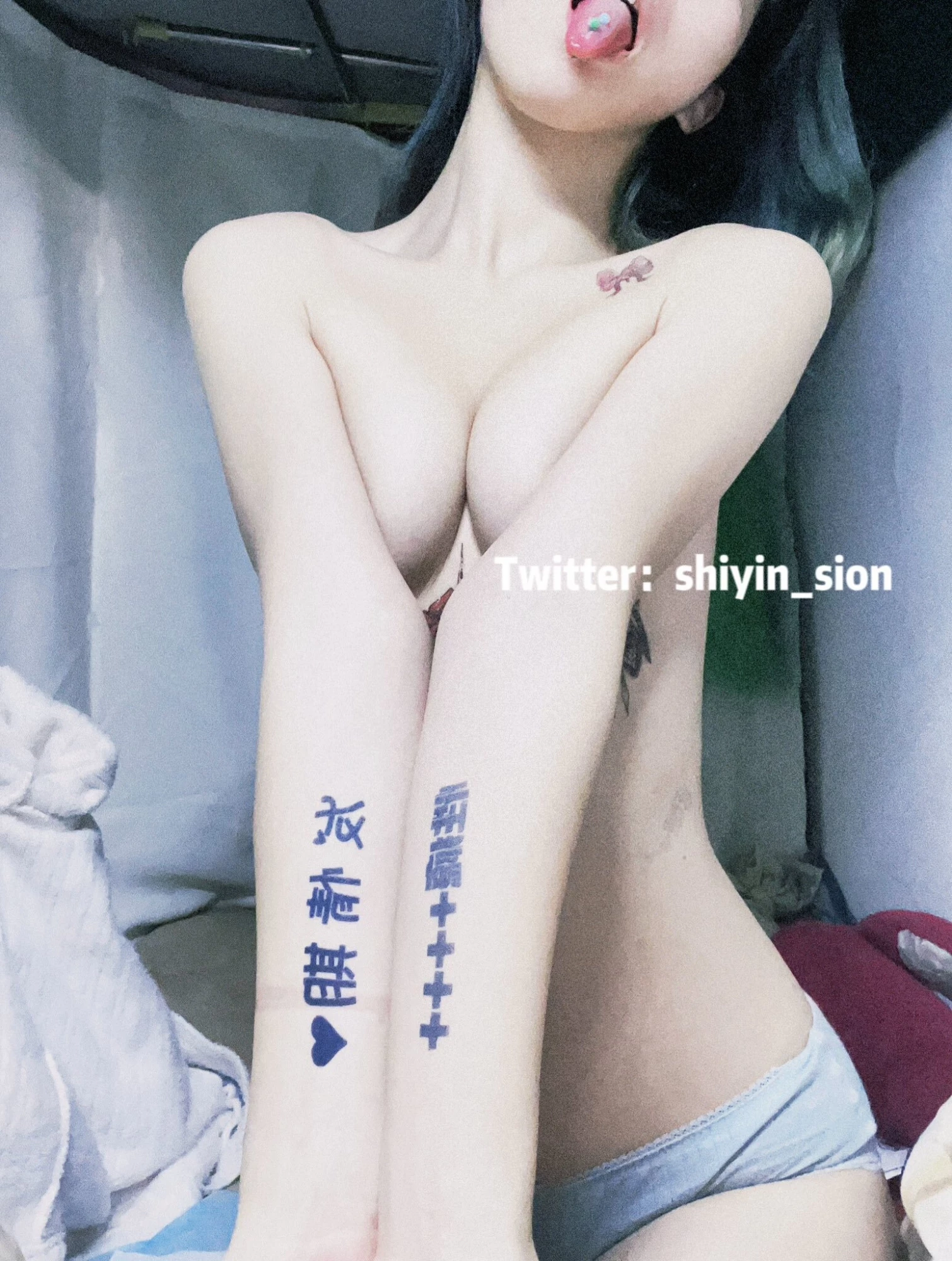 罕見網紅女大生暗黑寫真 粉嫩無毛超清純稚嫩感爆棚 ! (11P)