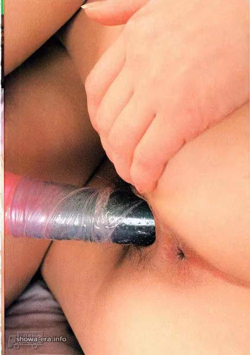Porn star in Ura-Books 女友達 (52P)