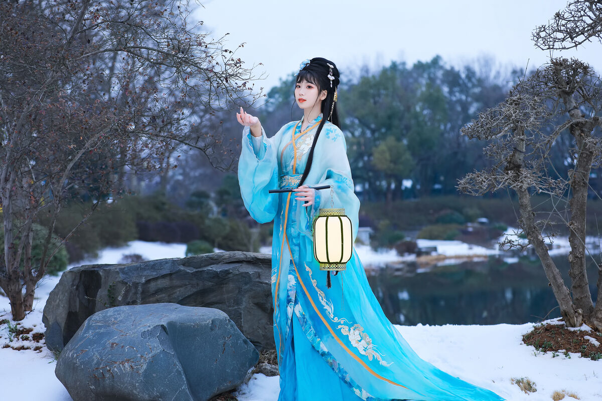 YiTuYu艺图语 Vol.8408 周周Ay (23P)