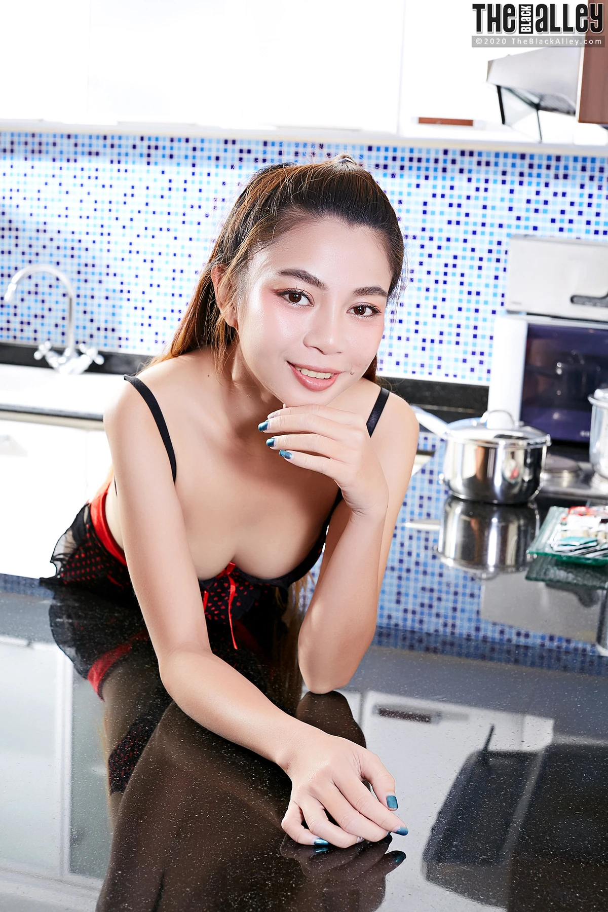 Juliet The Black Alley Photobook Set.25