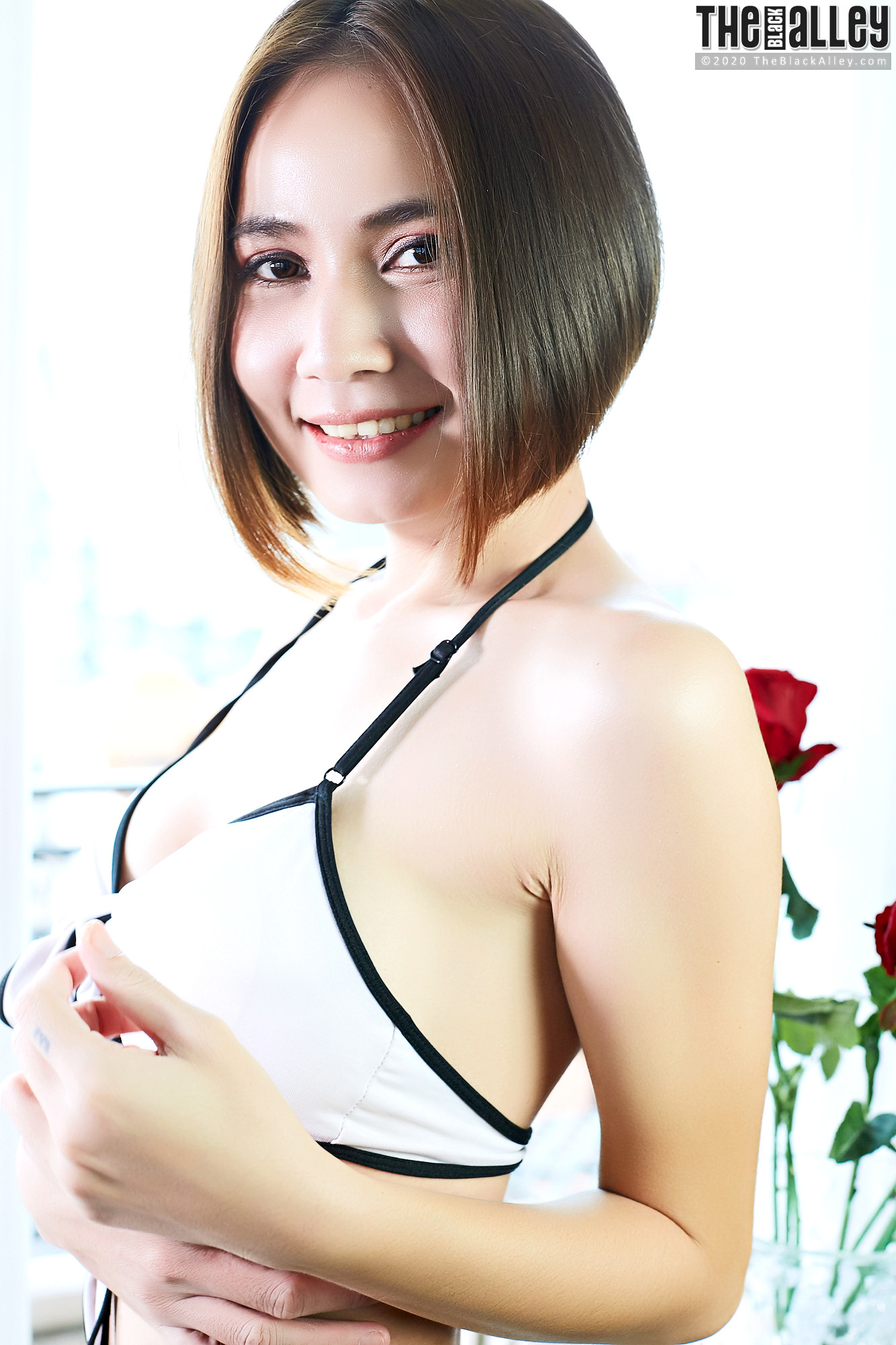 Ellie The Black Alley Photobook Set.31(100P)