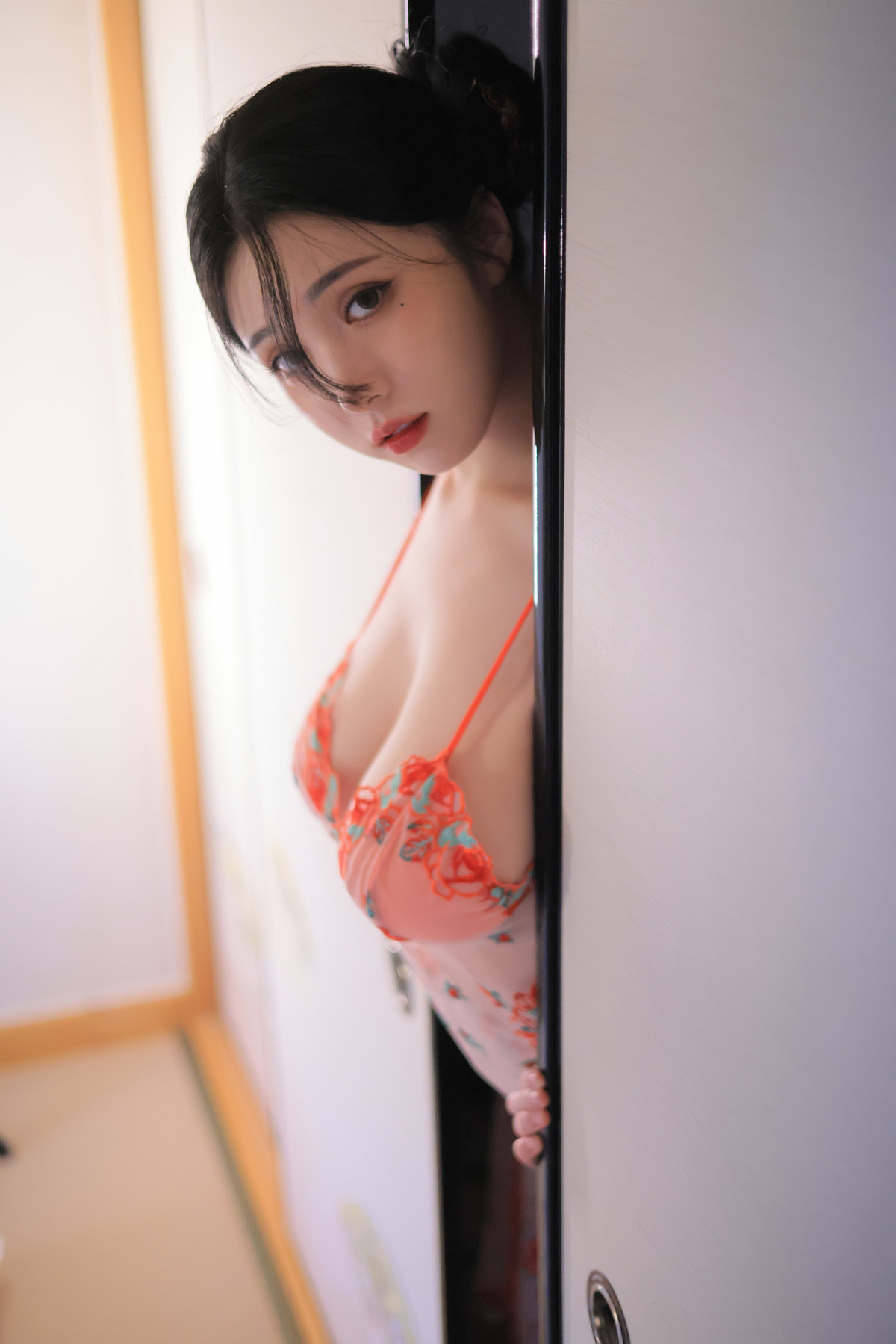 Yeon Woo 연우, Photobook ‘Heat’ Set.03(34P)