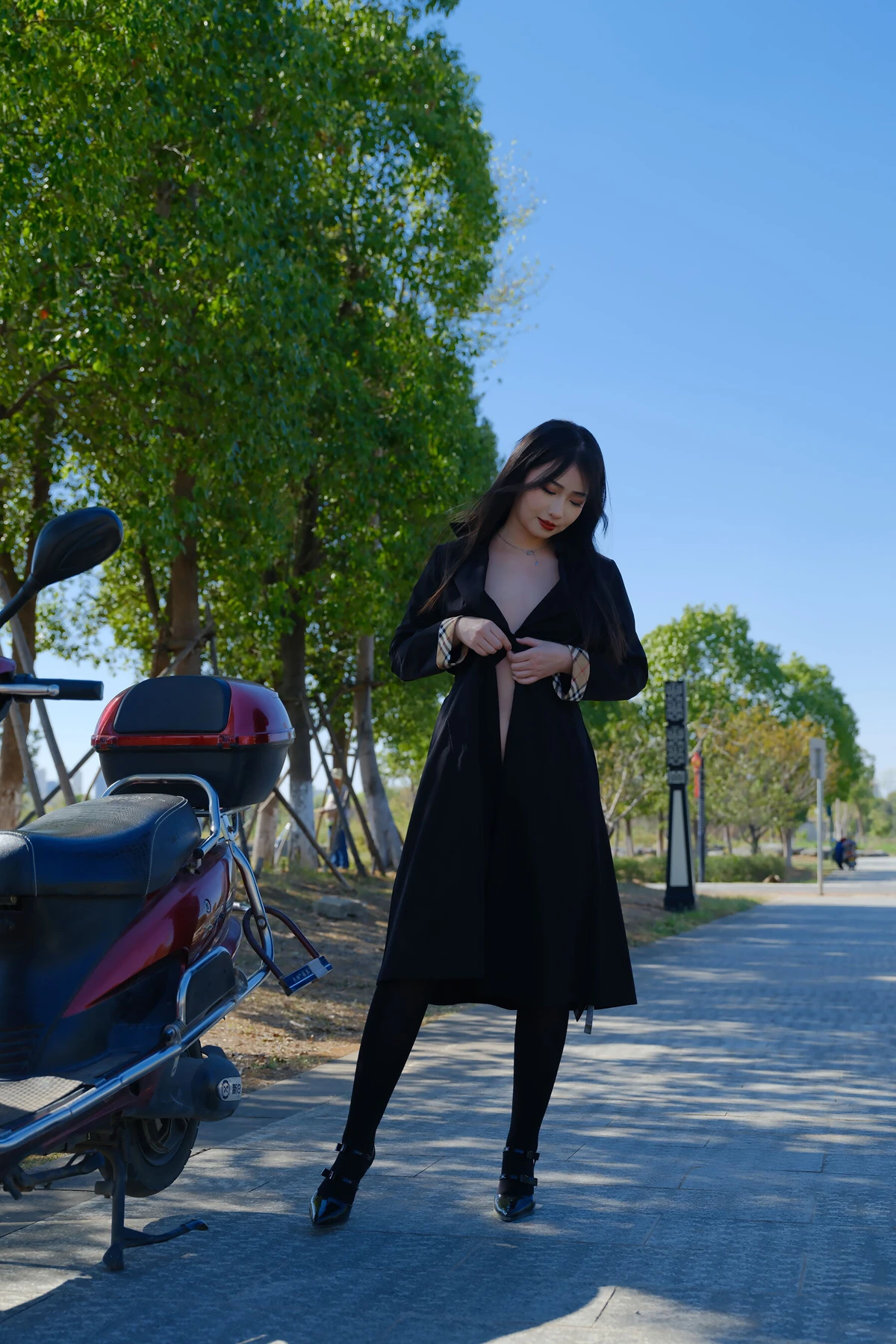 小泽 – 黑丝御姐 户外露出 Set.01