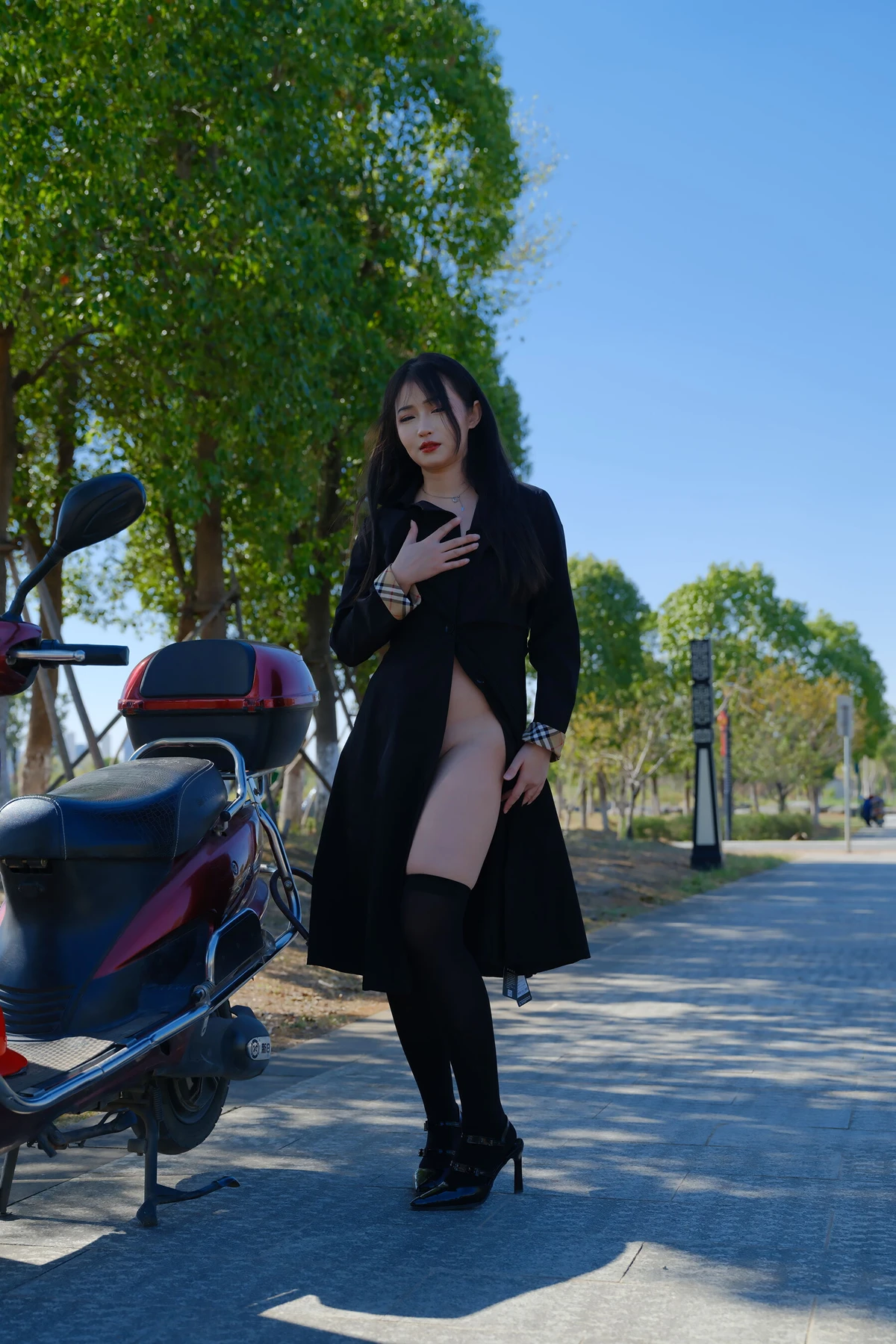 小泽 – 黑丝御姐 户外露出 Set.01