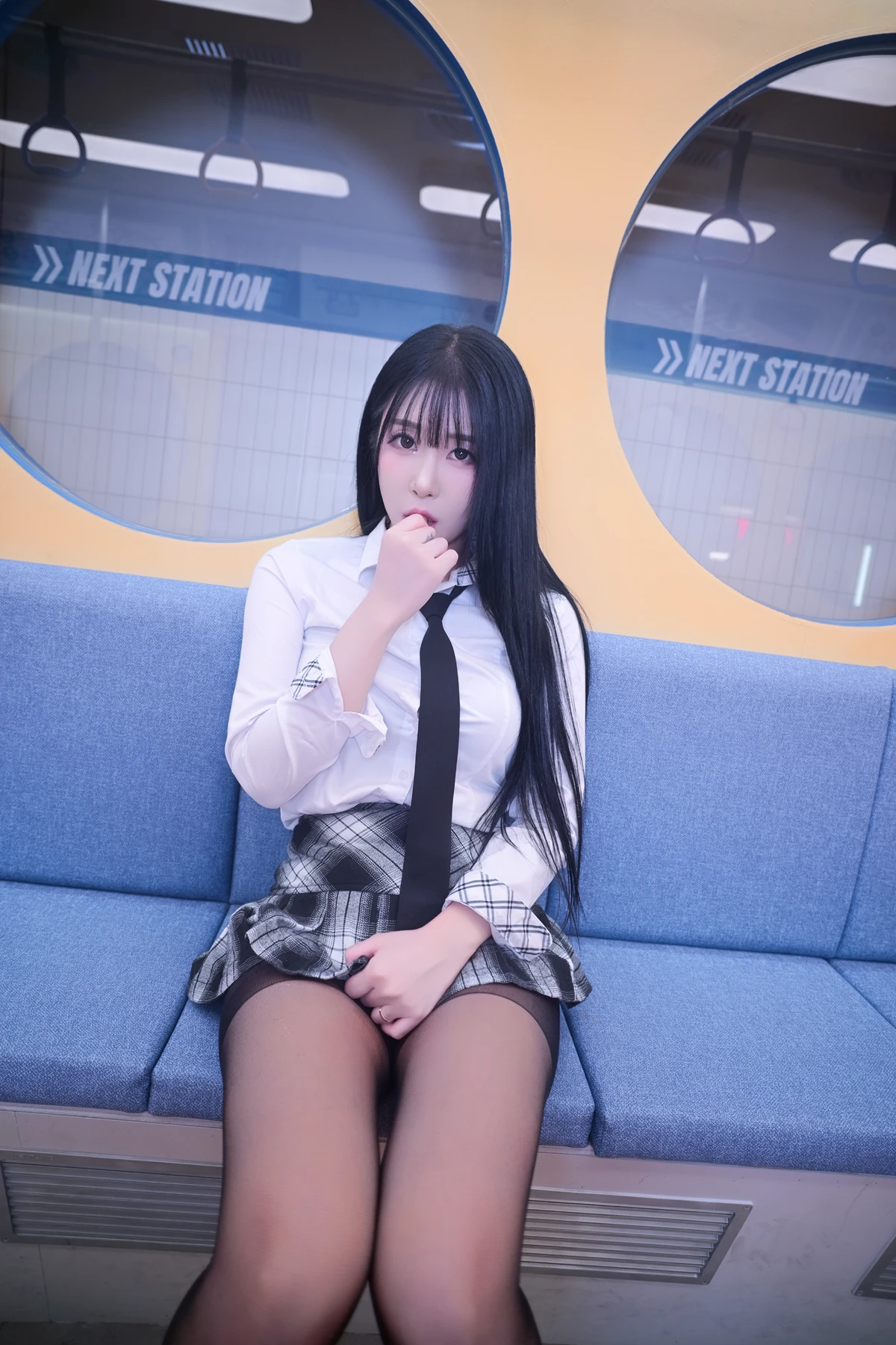 Jeong Bomi 정보미, PhotoBook 「Schoolgirl In The Subway」 Set.02