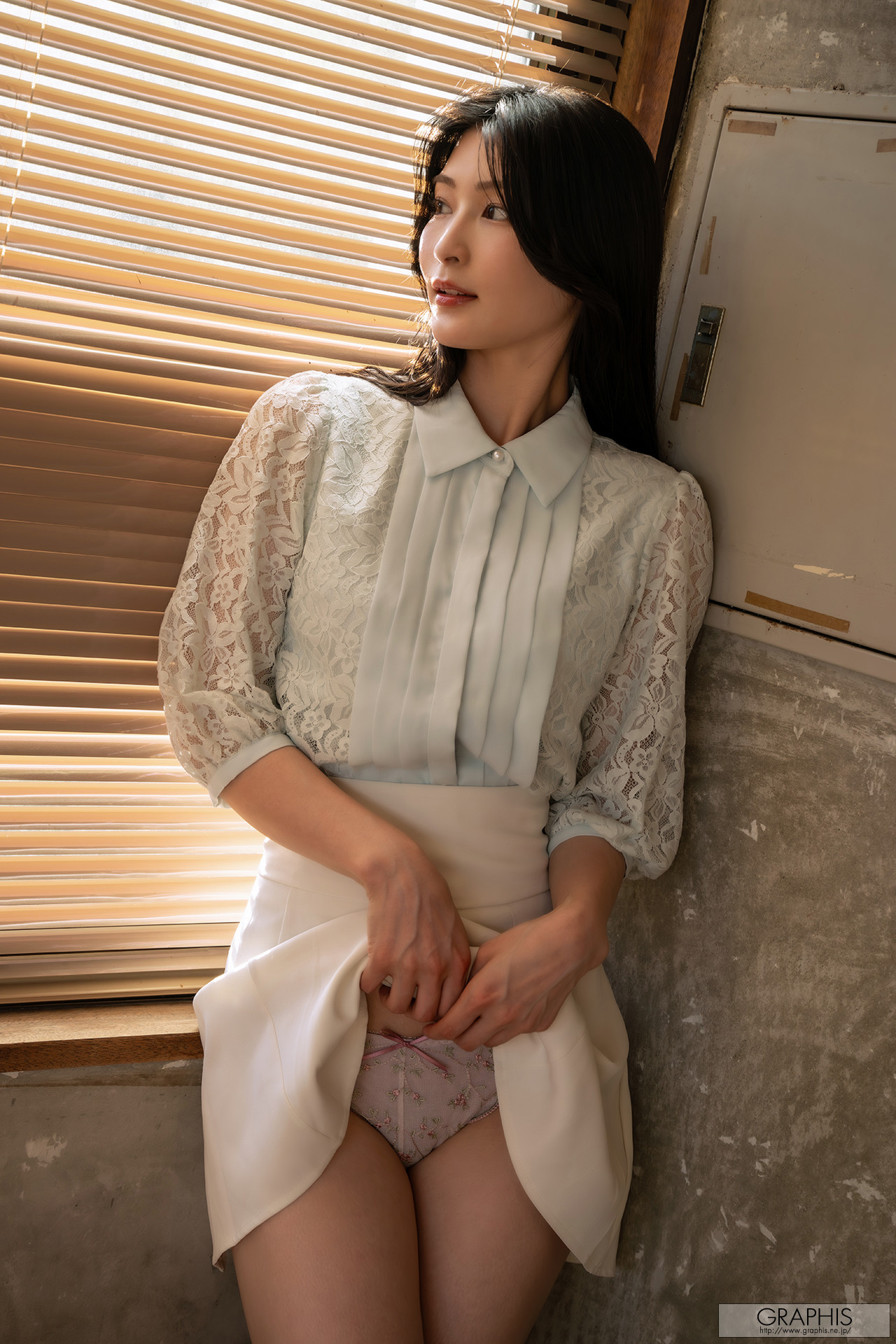Suzu Honjo 本庄鈴, Graphis Gals 「Devine」 Vol.01