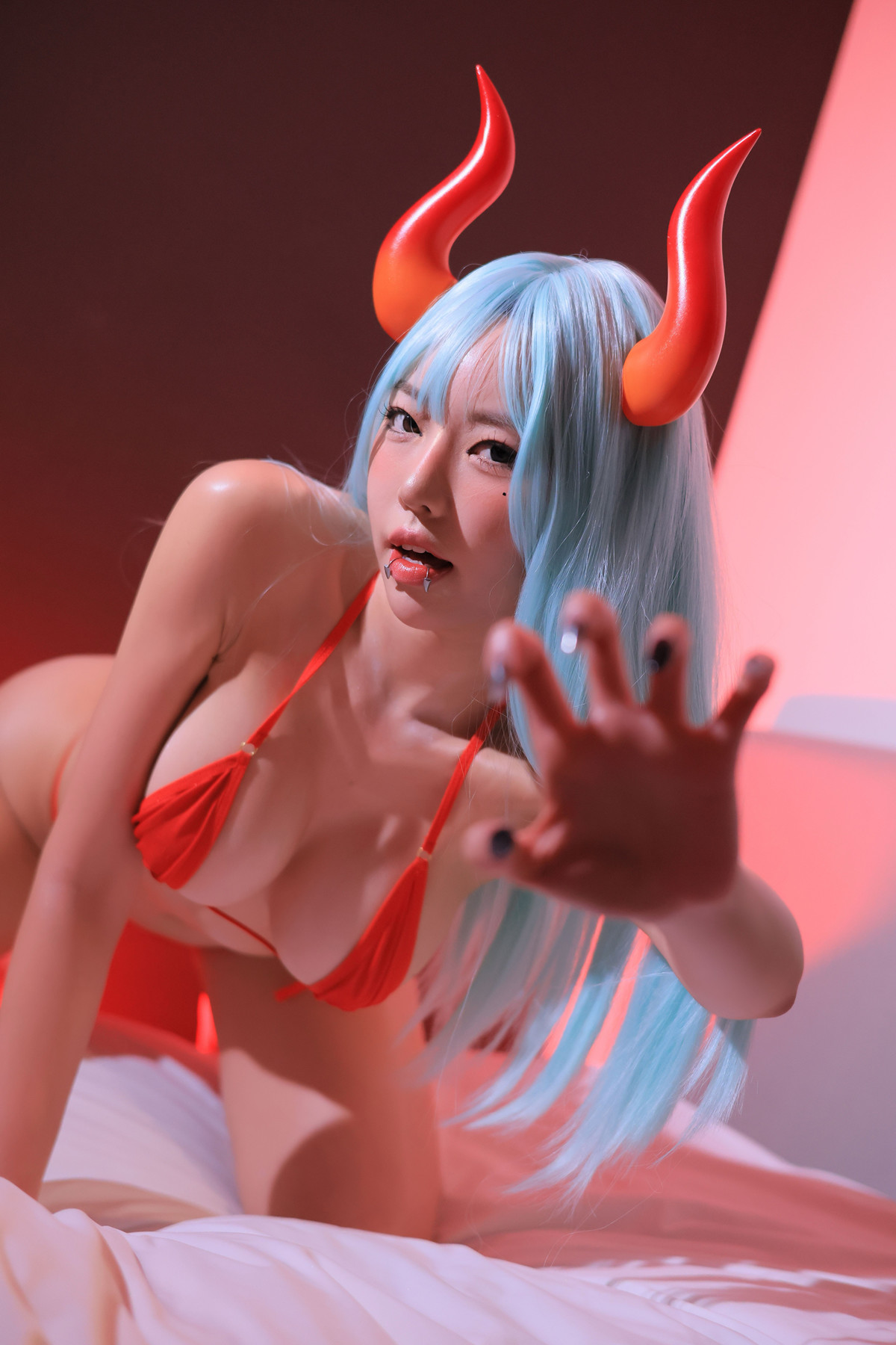 Dongeuran 동그란, PhotoBook 「Red Succubus」 Set.03