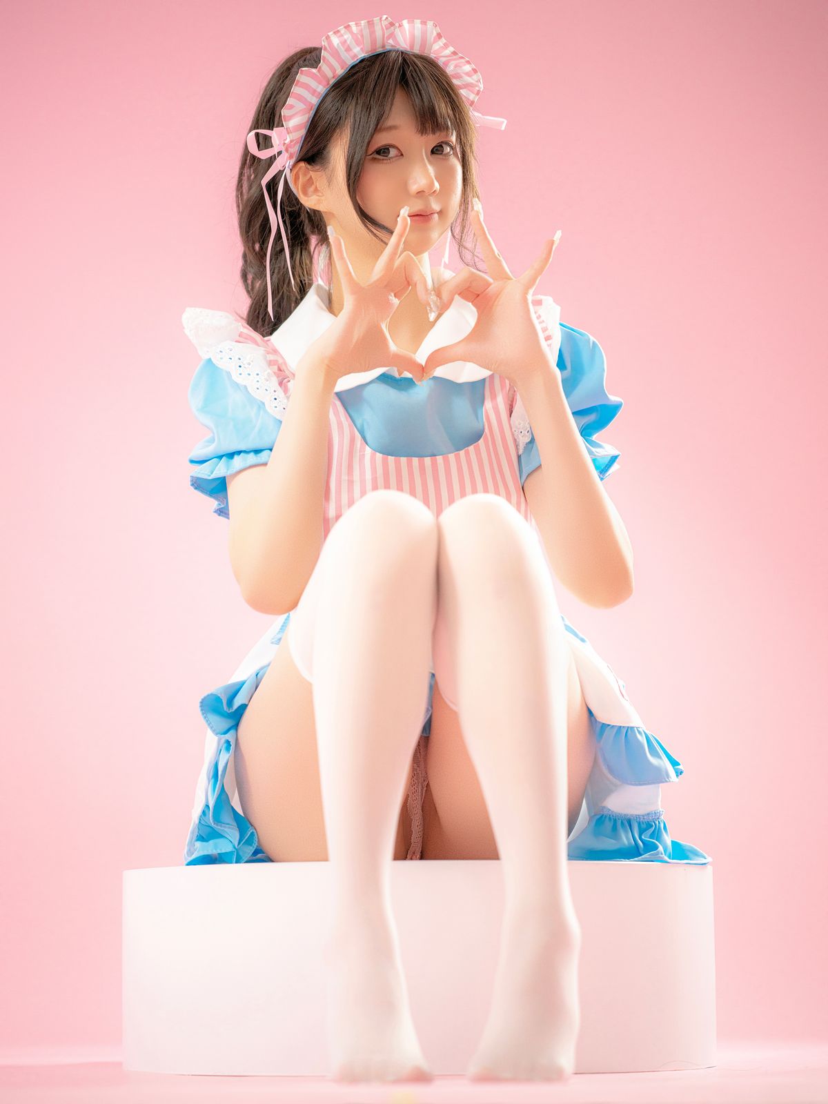 Coser@NAGISA魔物喵 – メイド喫茶 (91P)