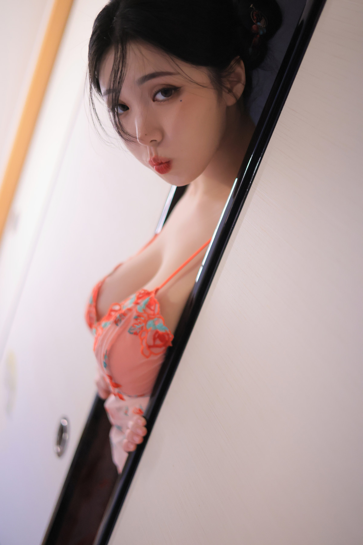 Yeon Woo 연우, Photobook ‘Heat’ Set.03(34P)