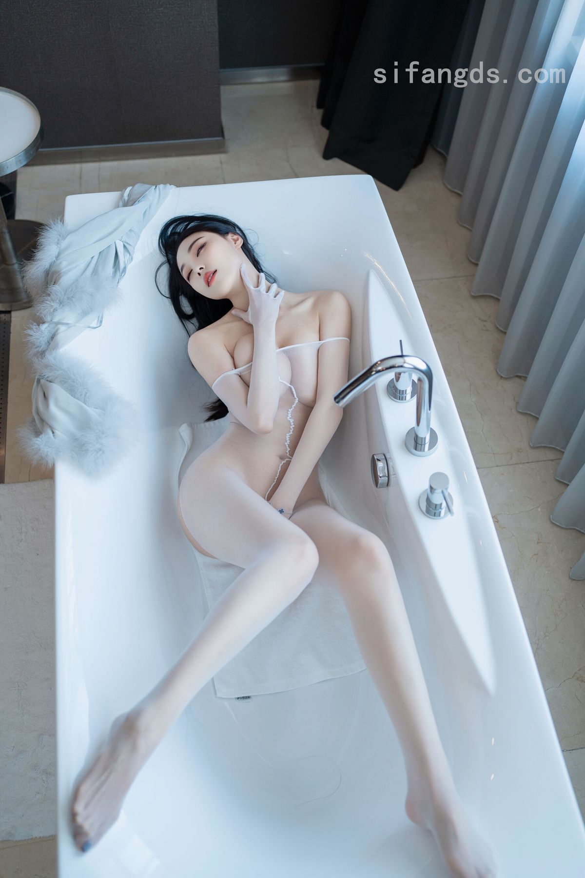 XR Uncensored Qing Miao 清妙 – R18 秀人网模特 极致白丝诱惑 Part01 (51P – 2V)