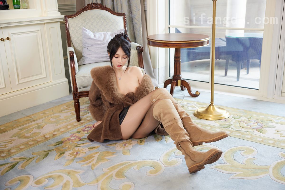 XR Uncensored Yue Er Yue Er 玥儿玥er – R18 秀人网模特 魅力皮草 Part01 (47P – 5V)