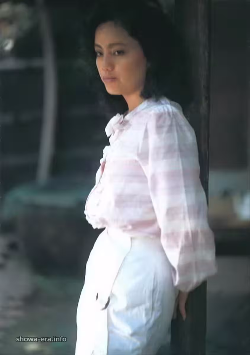 Rina Yamashita色情明星在Urabon-Books Paper Diffs不存在的區域(52p)