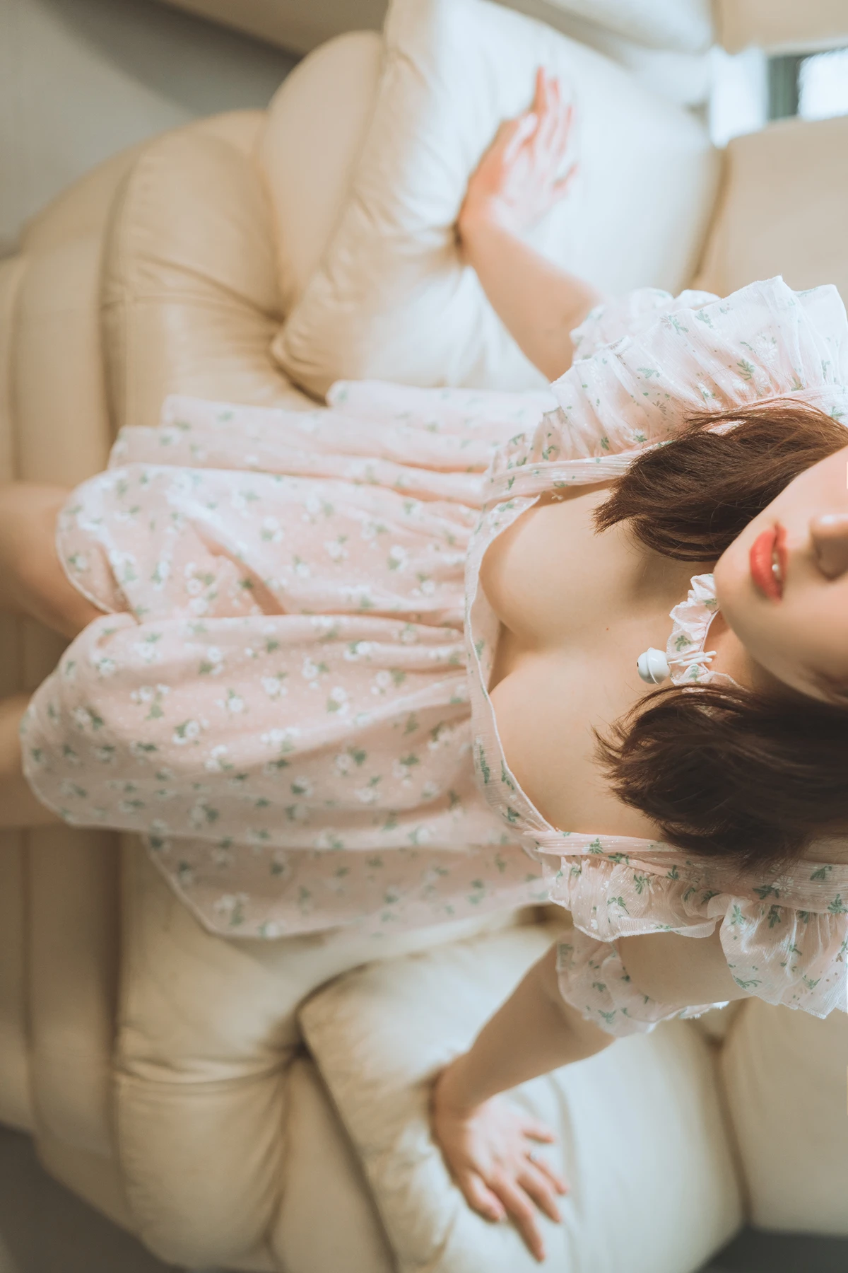 Cosplay Natsuko夏夏子 – 碎花围裙