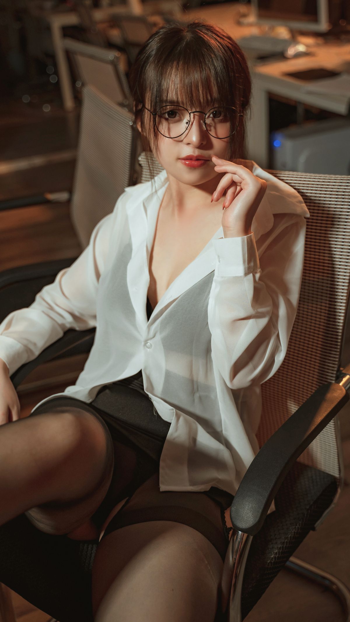 Coser@草莓味奈奈兔 – 办公教师 无水印 (43P – 13V)