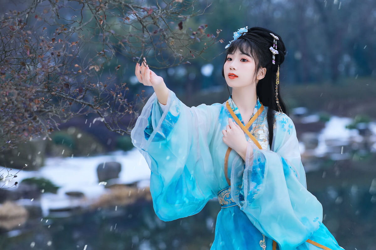 YiTuYu艺图语 Vol.8408 周周Ay (23P)